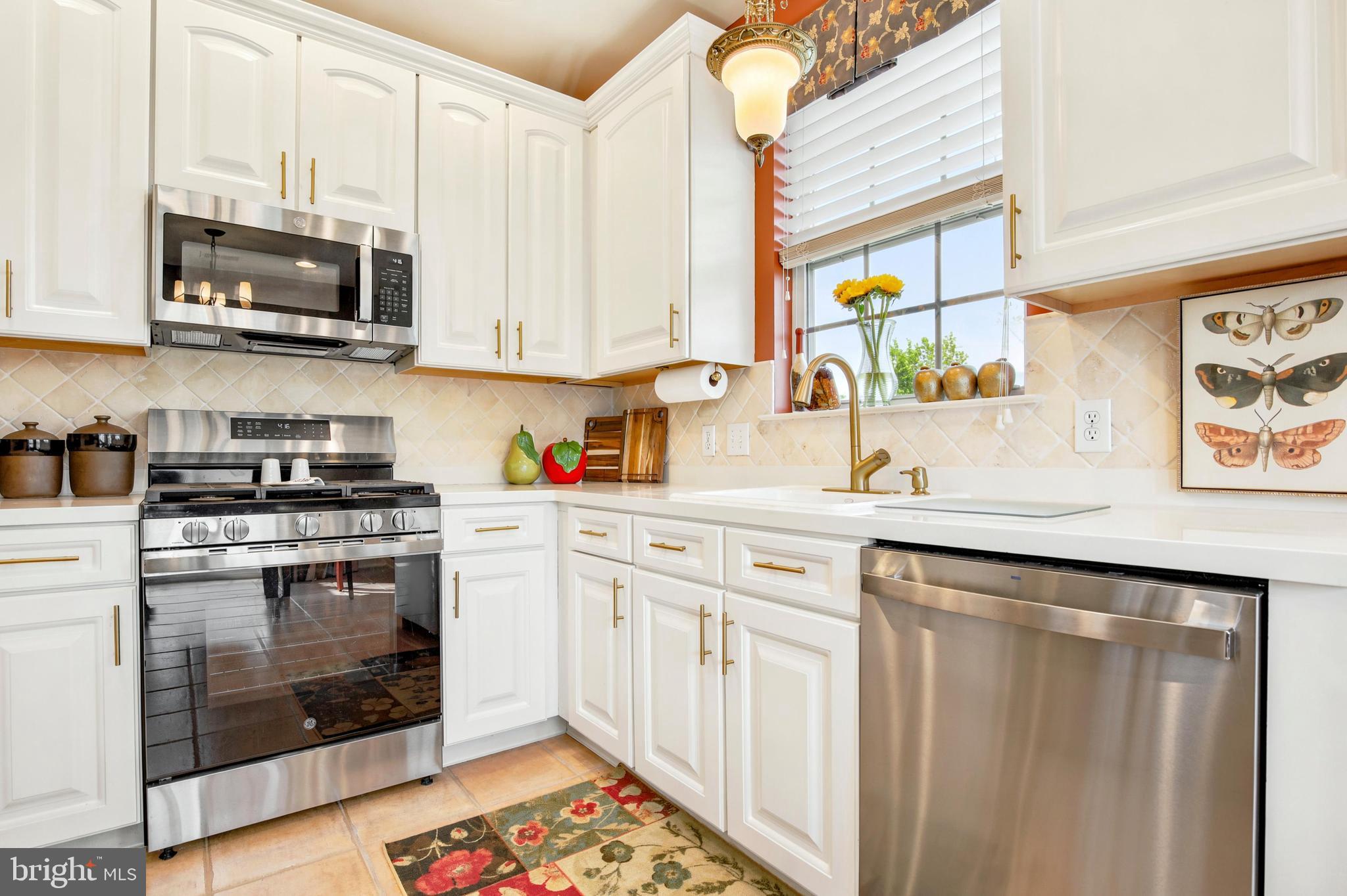 HERITAGE CR ESTS - Residential