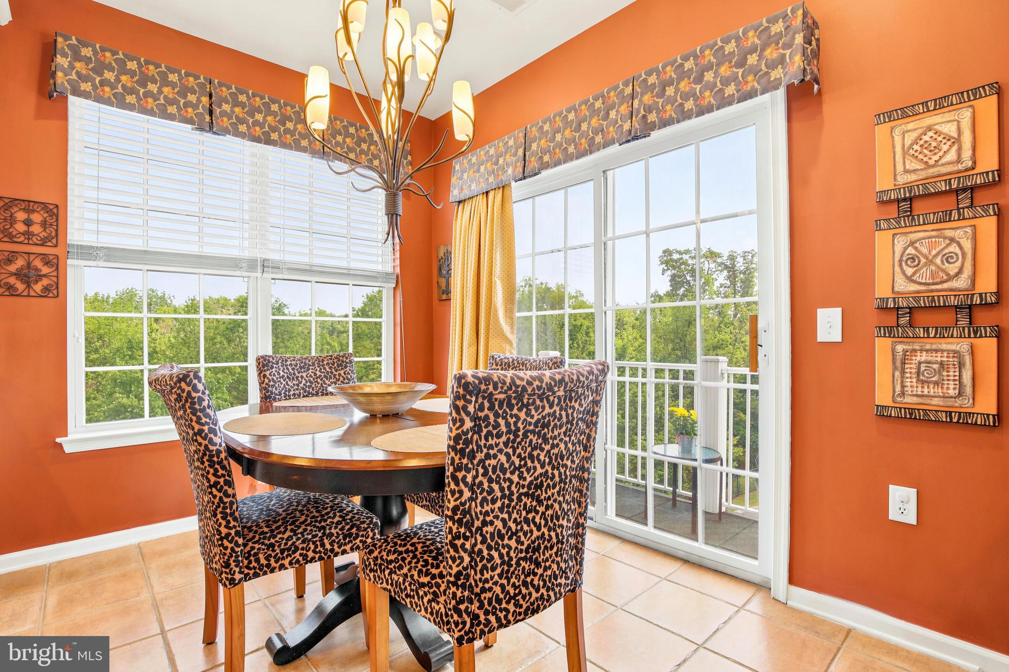 HERITAGE CR ESTS - Residential