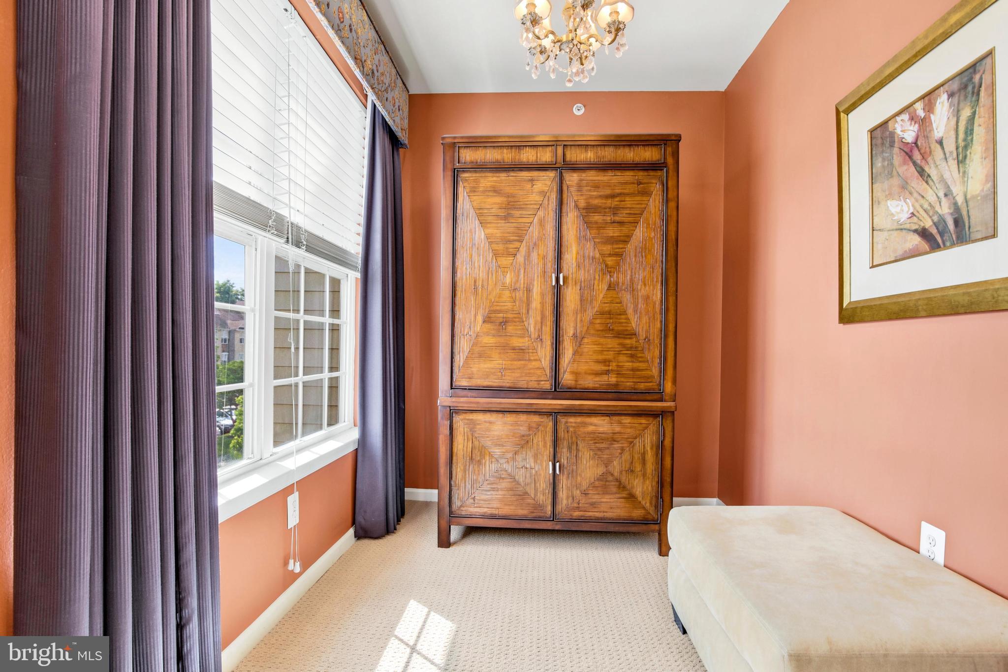HERITAGE CR ESTS - Residential