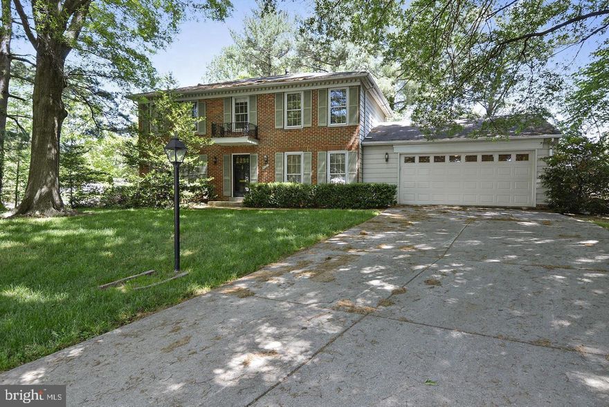 SPACIOUS 3-LEVEL SINGLE HOME WITH 4 BR, 2 FULL BA & 2 HALF BA, 2-CAR GARAGE, WALK-OUT BASEMENT, HUGE DECK... GREAT LOCATION, CLOSE TO WOODSON HIGH SCHOOL, I-496, NEAR BUS STOP TO PENTAGON...READY TO MOVE IN.