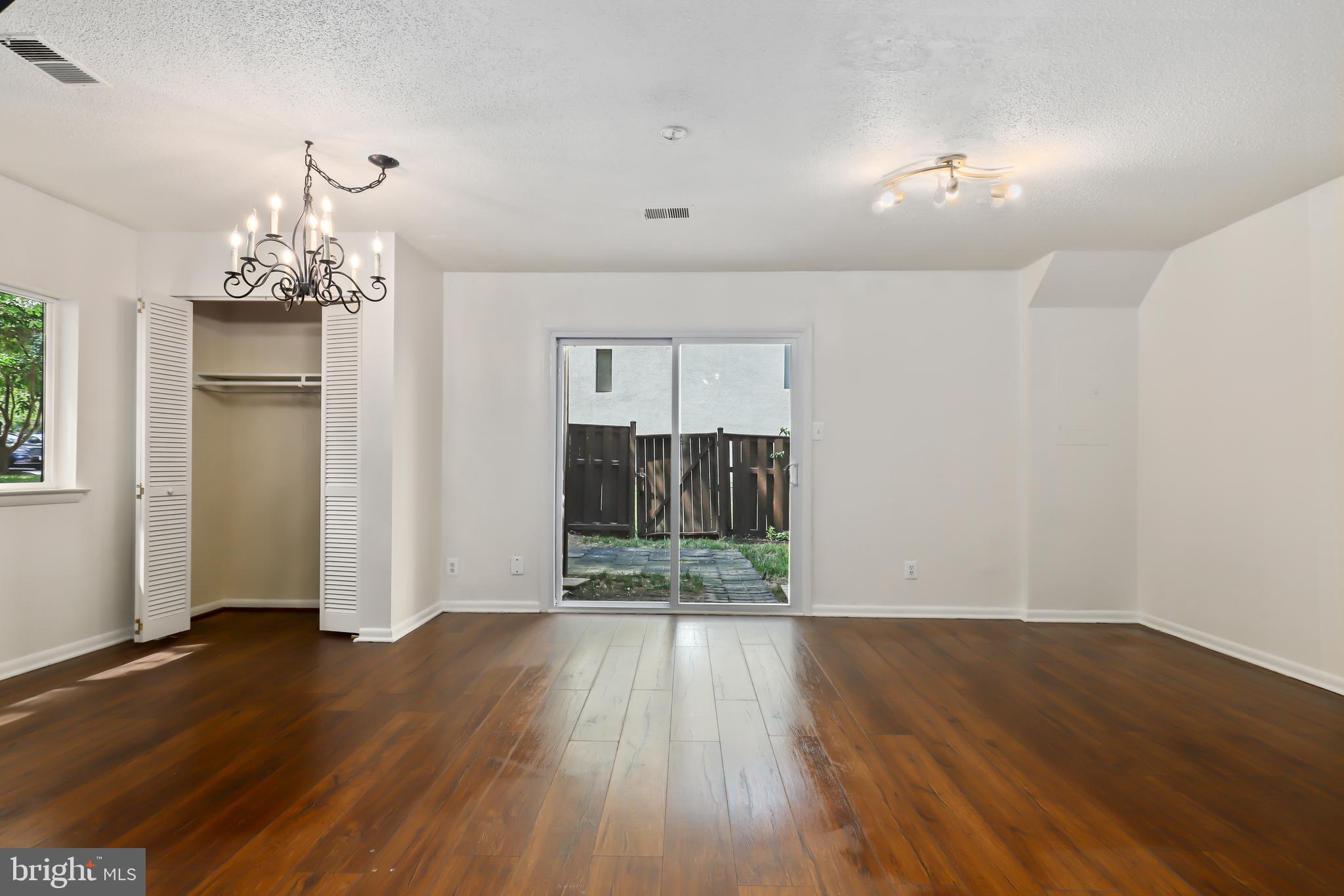 RESTON - Residential