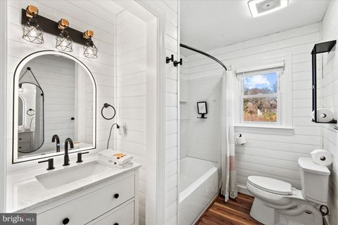 Homes For Sale - 115 Oak Ridge Street<br/> BOWLING GREEN, VA 22427