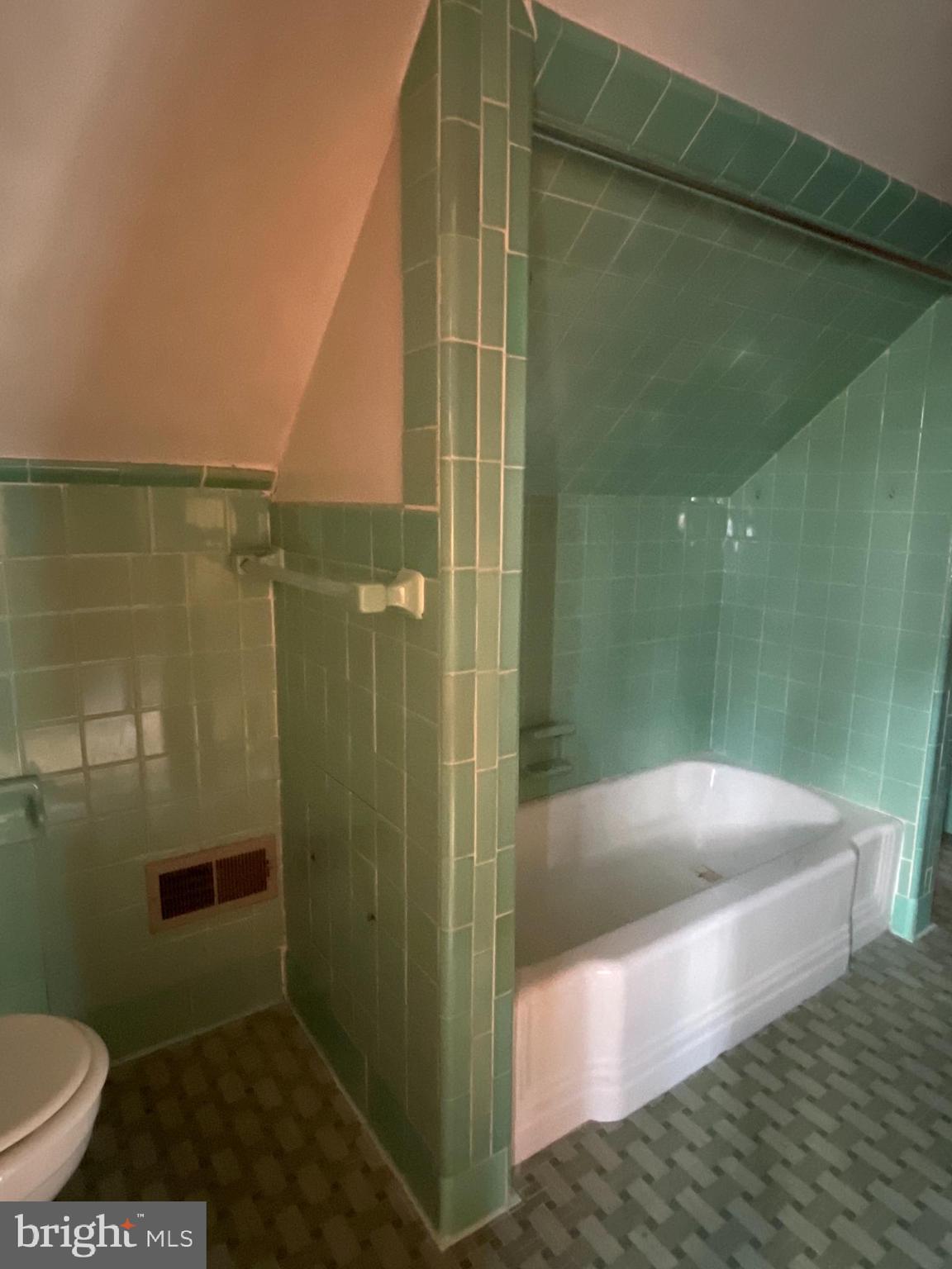 ROLAND TERRACE - Residential