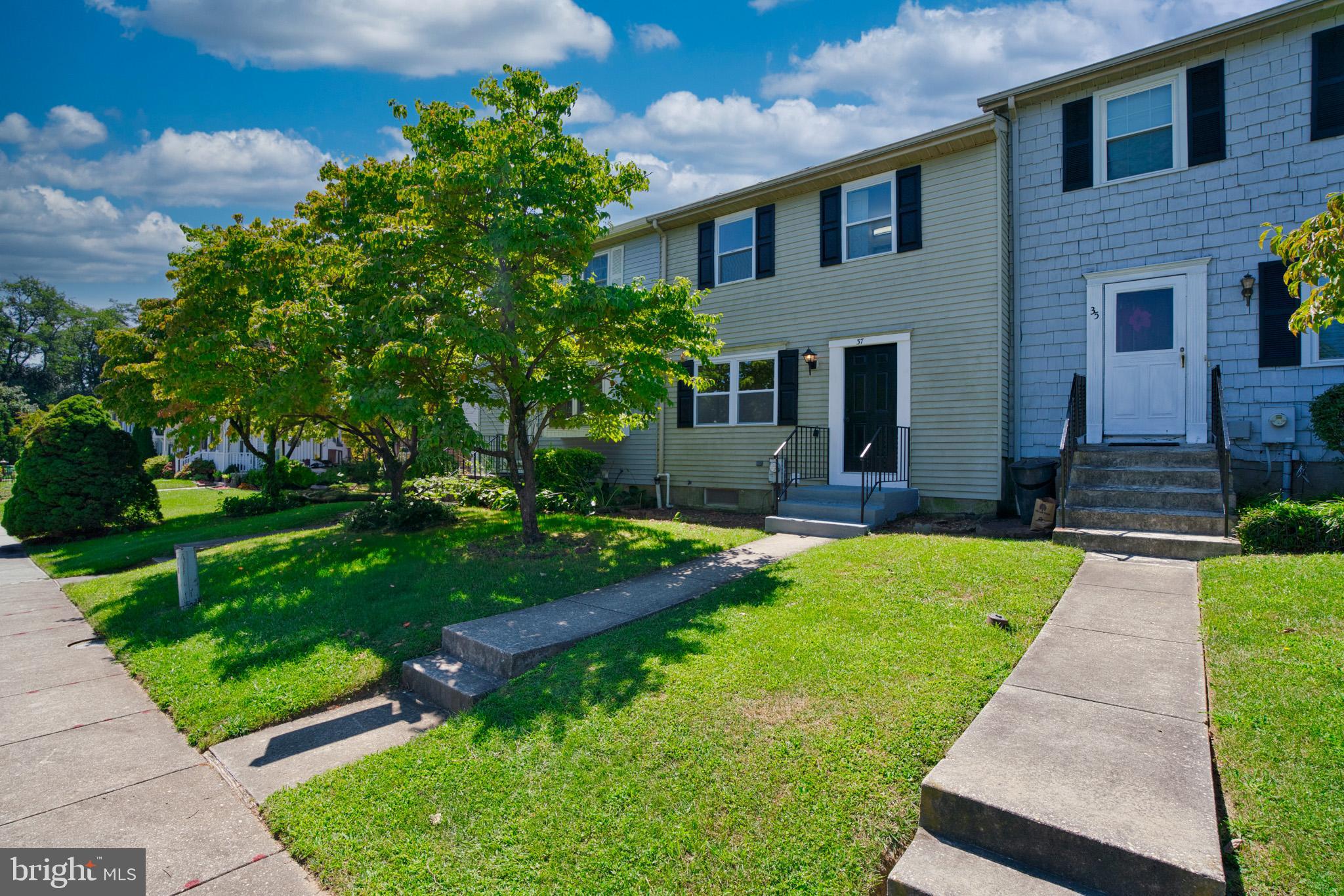 Stunning Newly Renovated 3BR/3BA Townhome in Prime Location!
Welcome to this beautifully updated 3-bedroom, 3 full bath townhome offering modern finishes and a spacious, open layout. Featuring brand new flooring, a sleek gourmet kitchen with stainless steel appliances and quartz countertops, and fully renovated bathrooms with designer touches throughout. Each bedroom offers generous closet space, including a primary suite with a private bath. Ideally situated in a highly convenient location—just minutes to shopping, dining, major highways, and public transit. This move-in ready gem is perfect for today’s lifestyle.