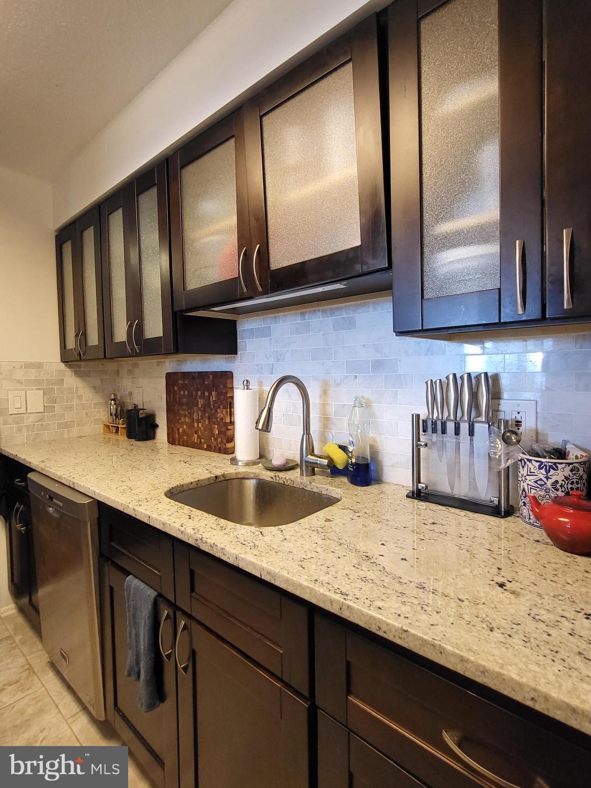 AVENUE OF THE ARTS - Residential Lease