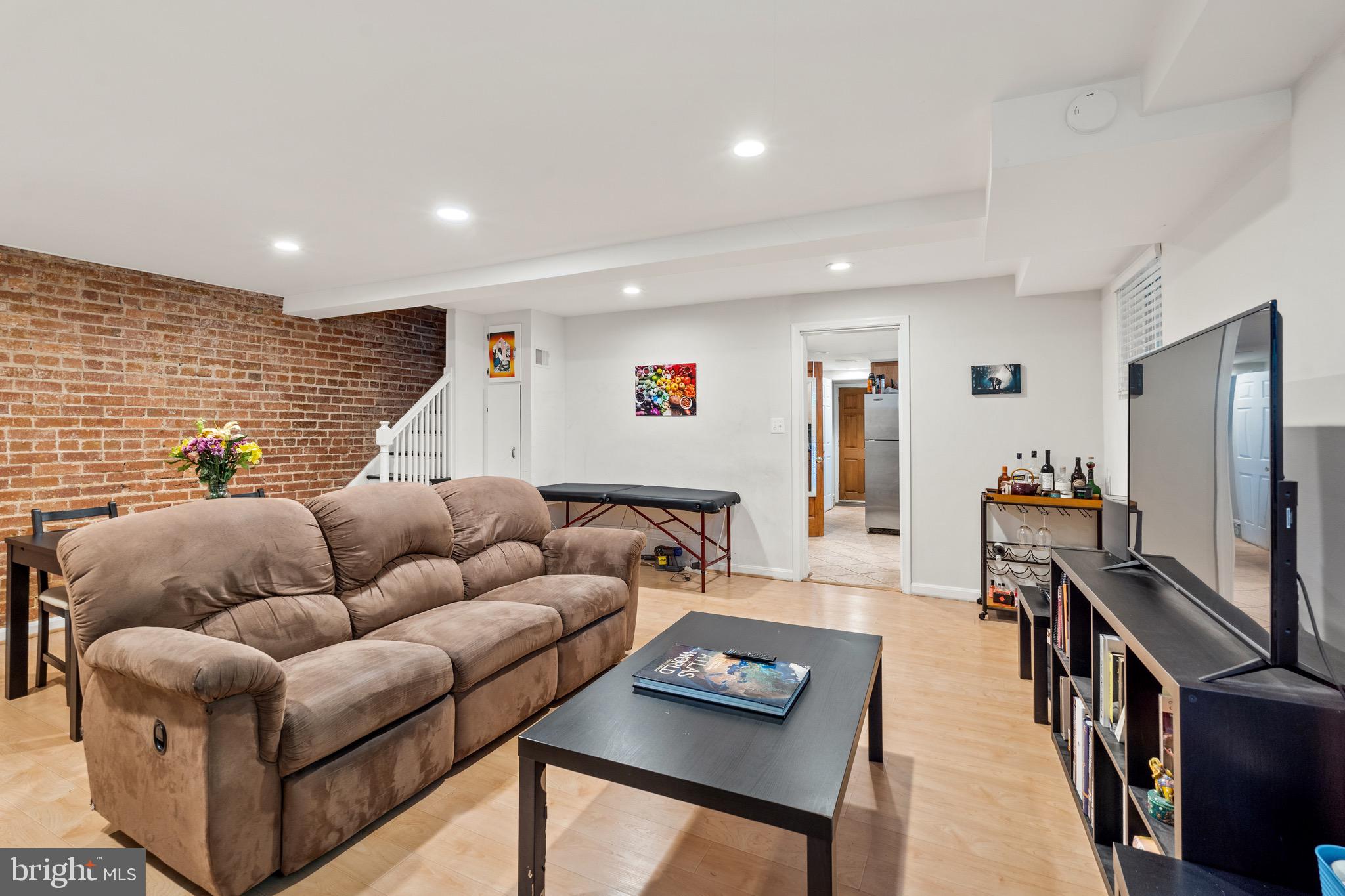 GLOVER PARK - Residential Lease