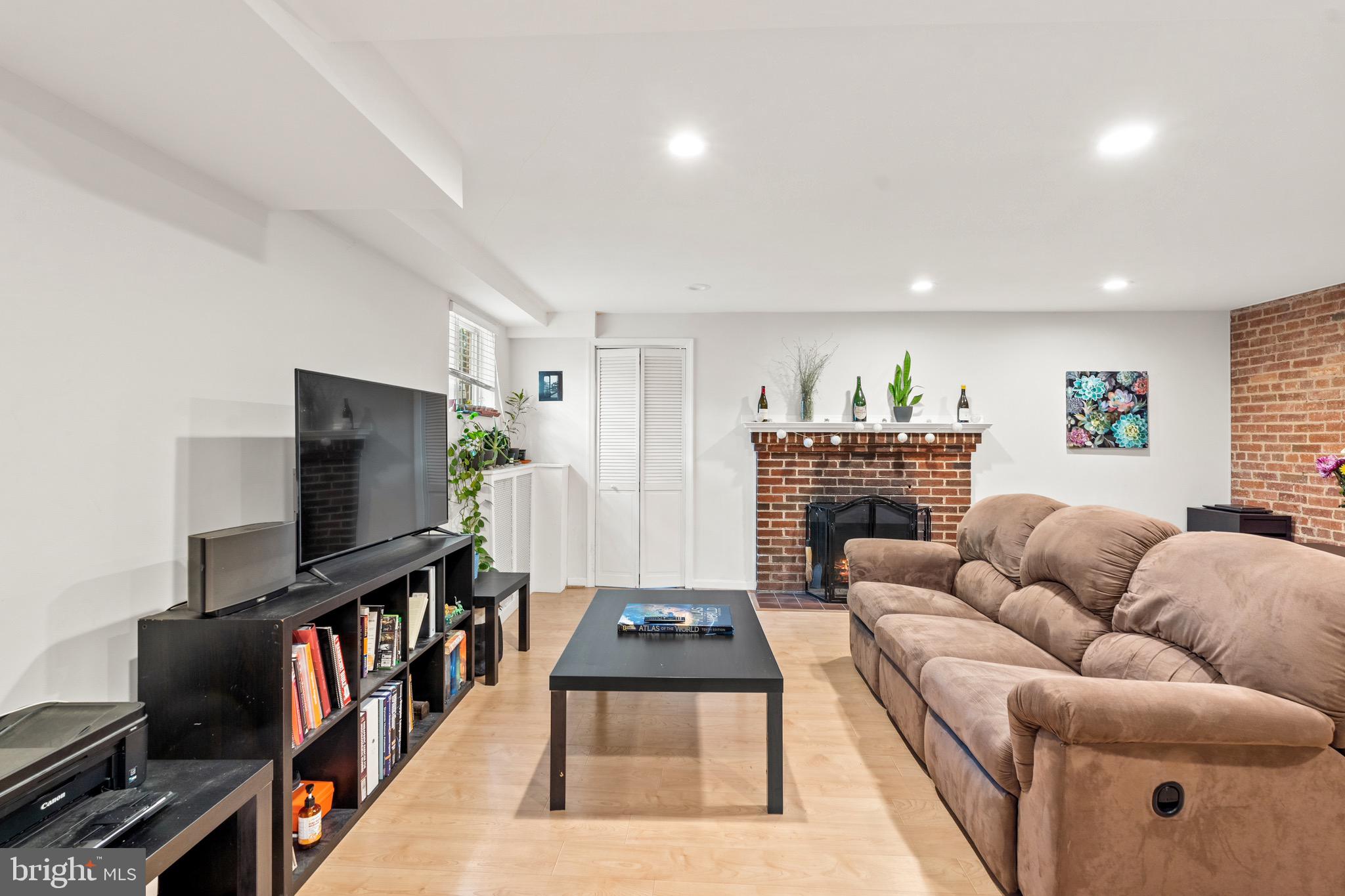 GLOVER PARK - Residential Lease