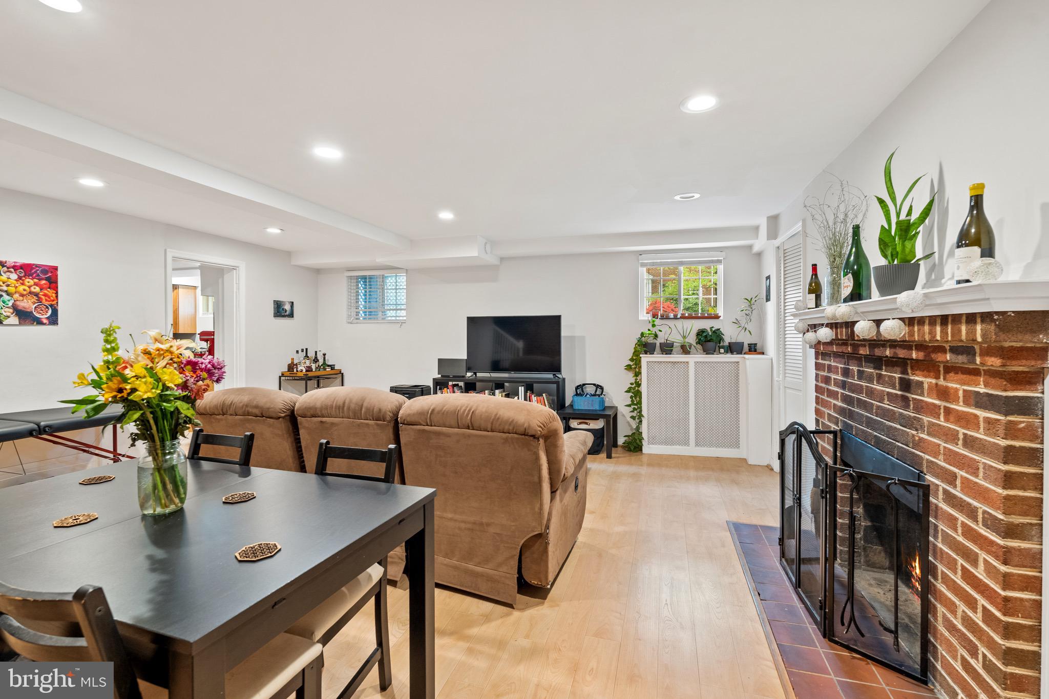 GLOVER PARK - Residential Lease