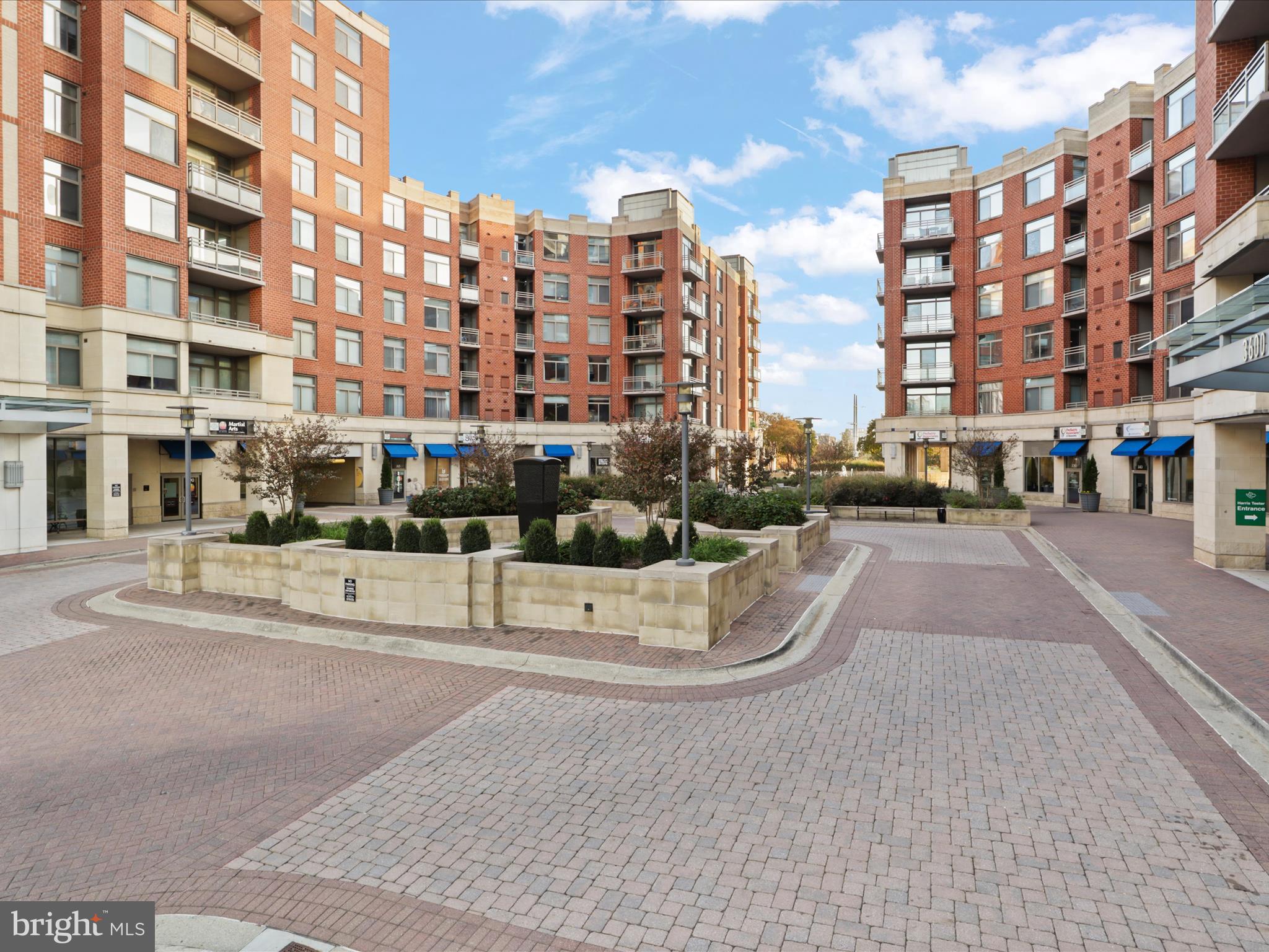 ECLIPSE ON CENTER PARK - Residential