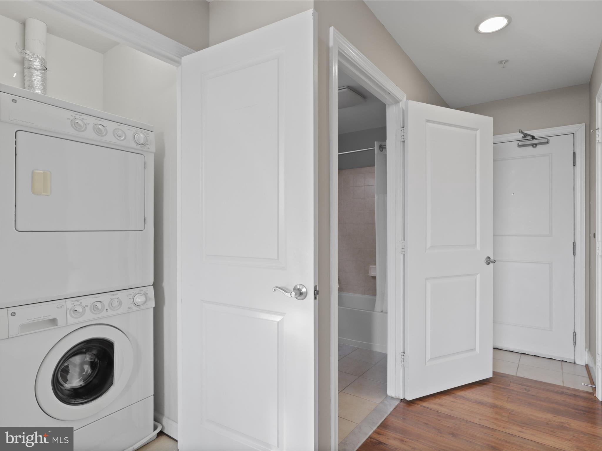 ECLIPSE ON CENTER PARK - Residential