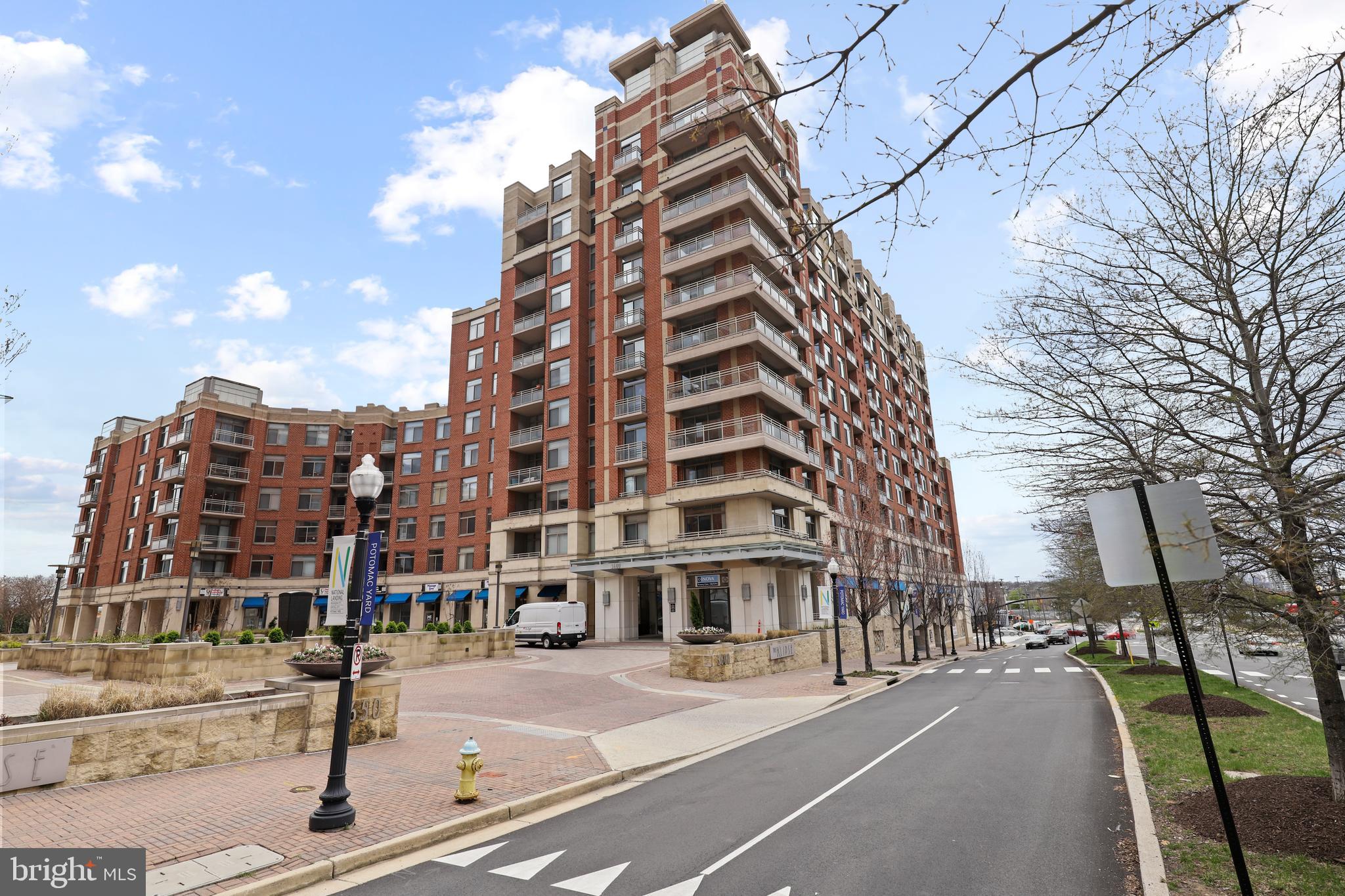 ECLIPSE ON CENTER PARK - Residential