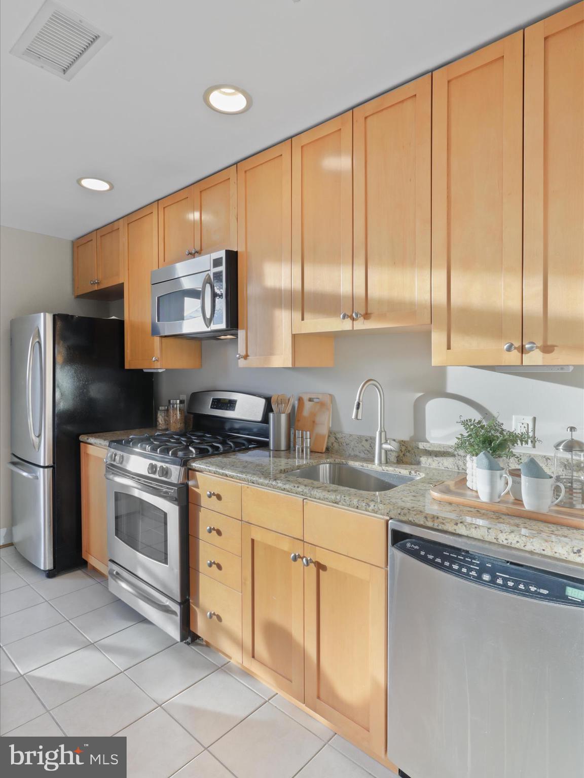 ECLIPSE ON CENTER PARK - Residential