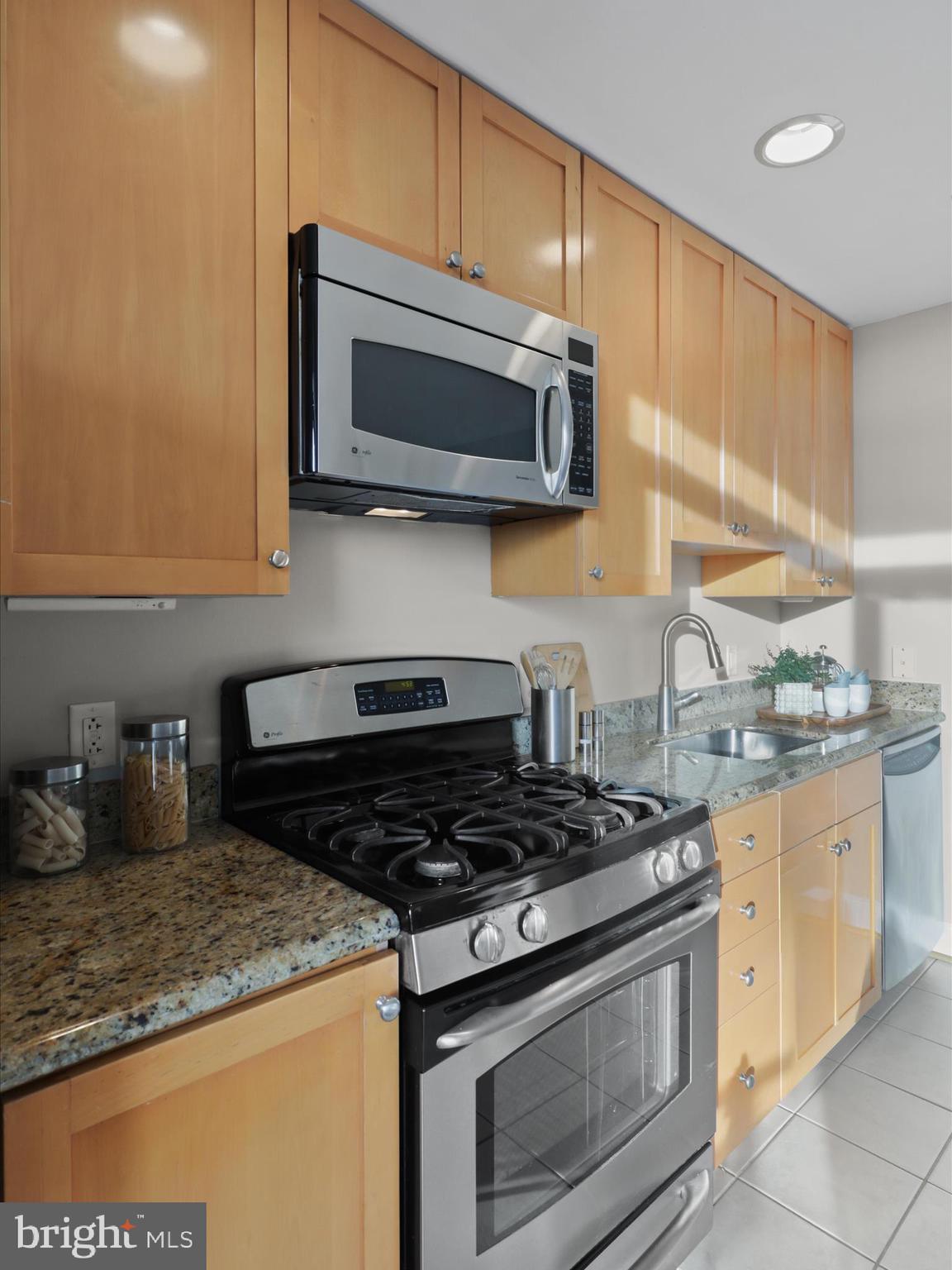 ECLIPSE ON CENTER PARK - Residential