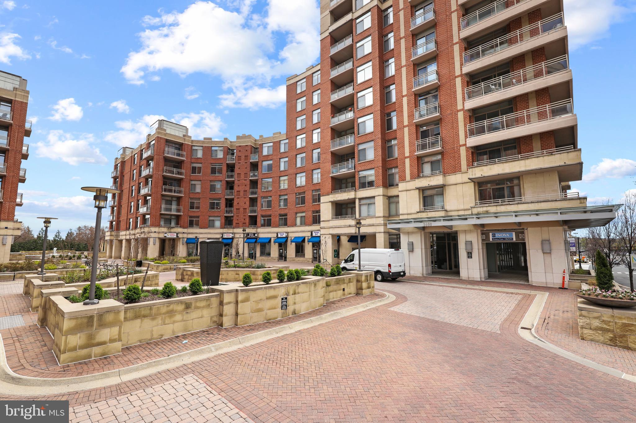 ECLIPSE ON CENTER PARK - Residential