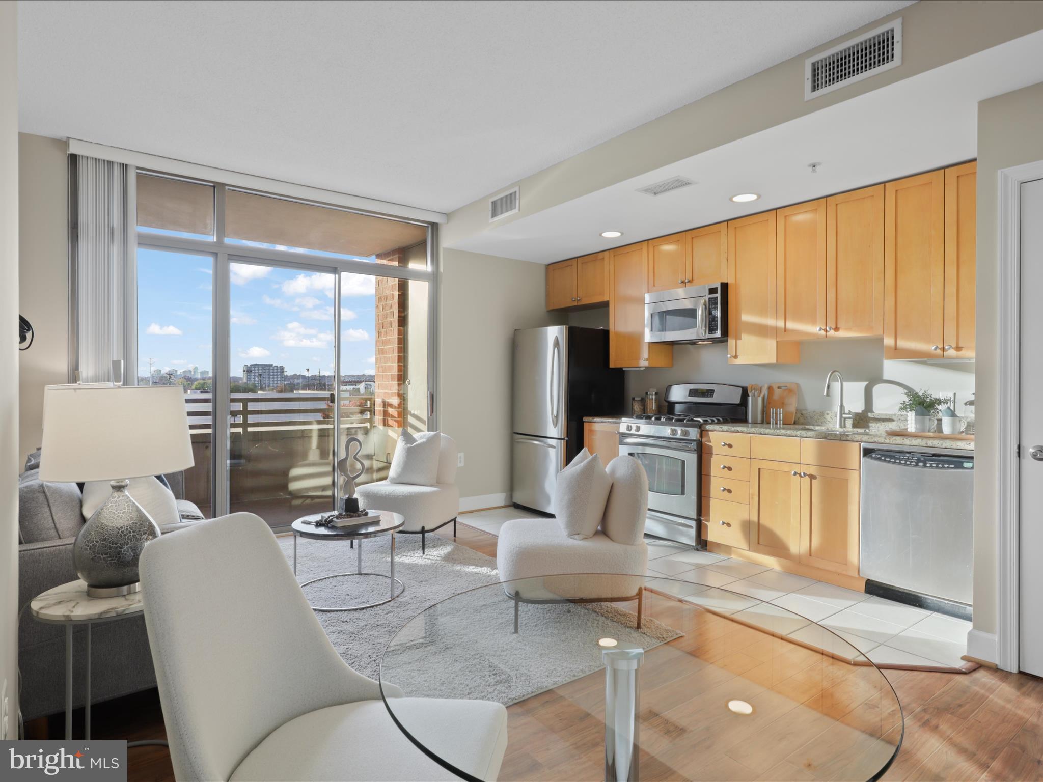 ECLIPSE ON CENTER PARK - Residential