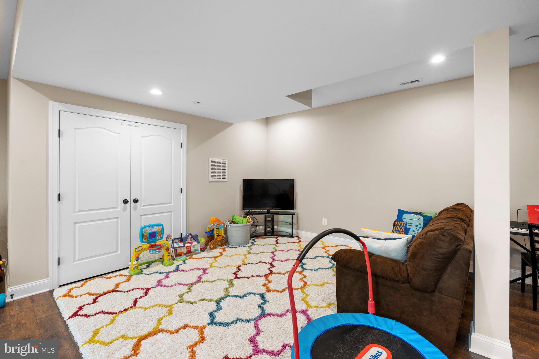 TWIN PONDS - Residential