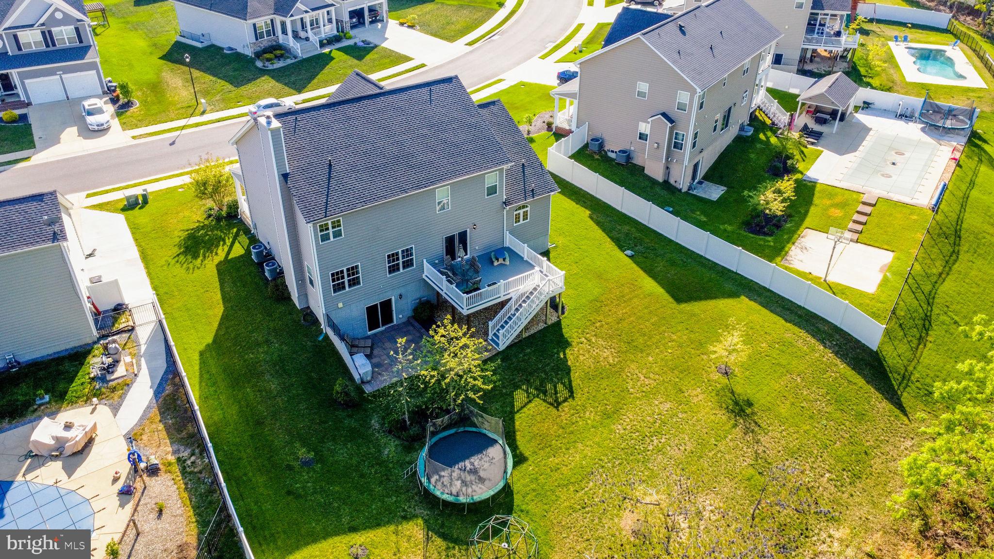 TWIN PONDS - Residential
