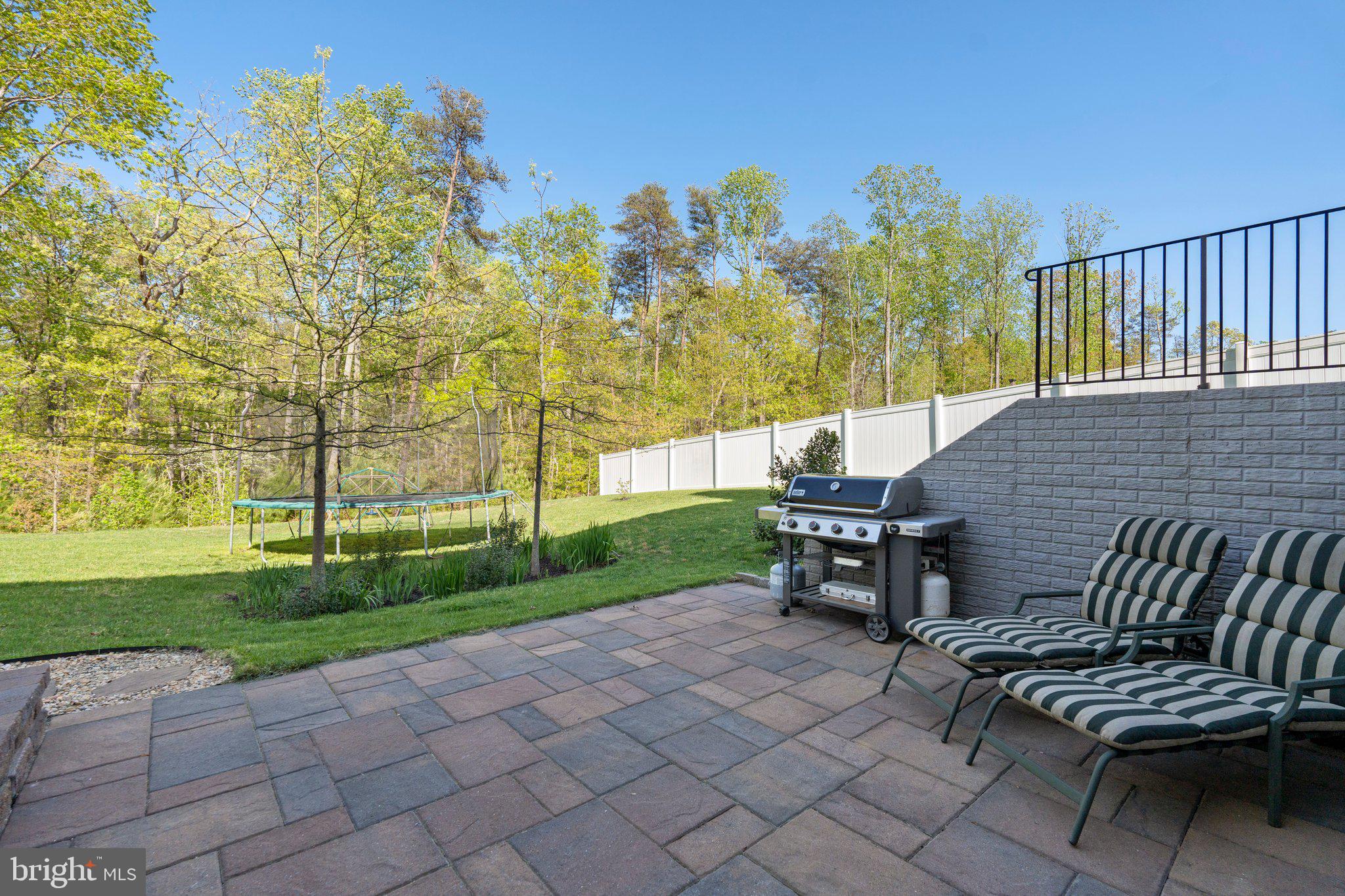 TWIN PONDS - Residential