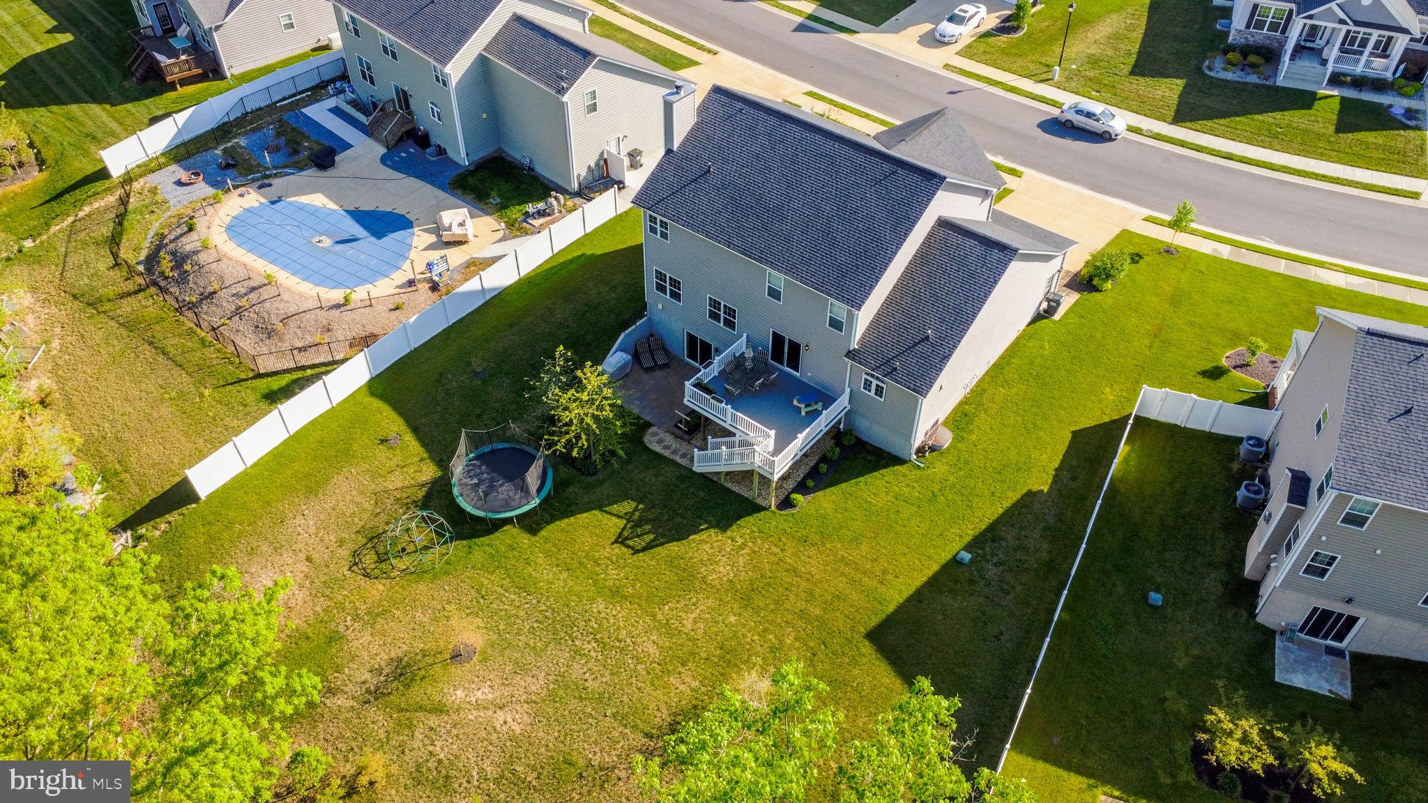 TWIN PONDS - Residential