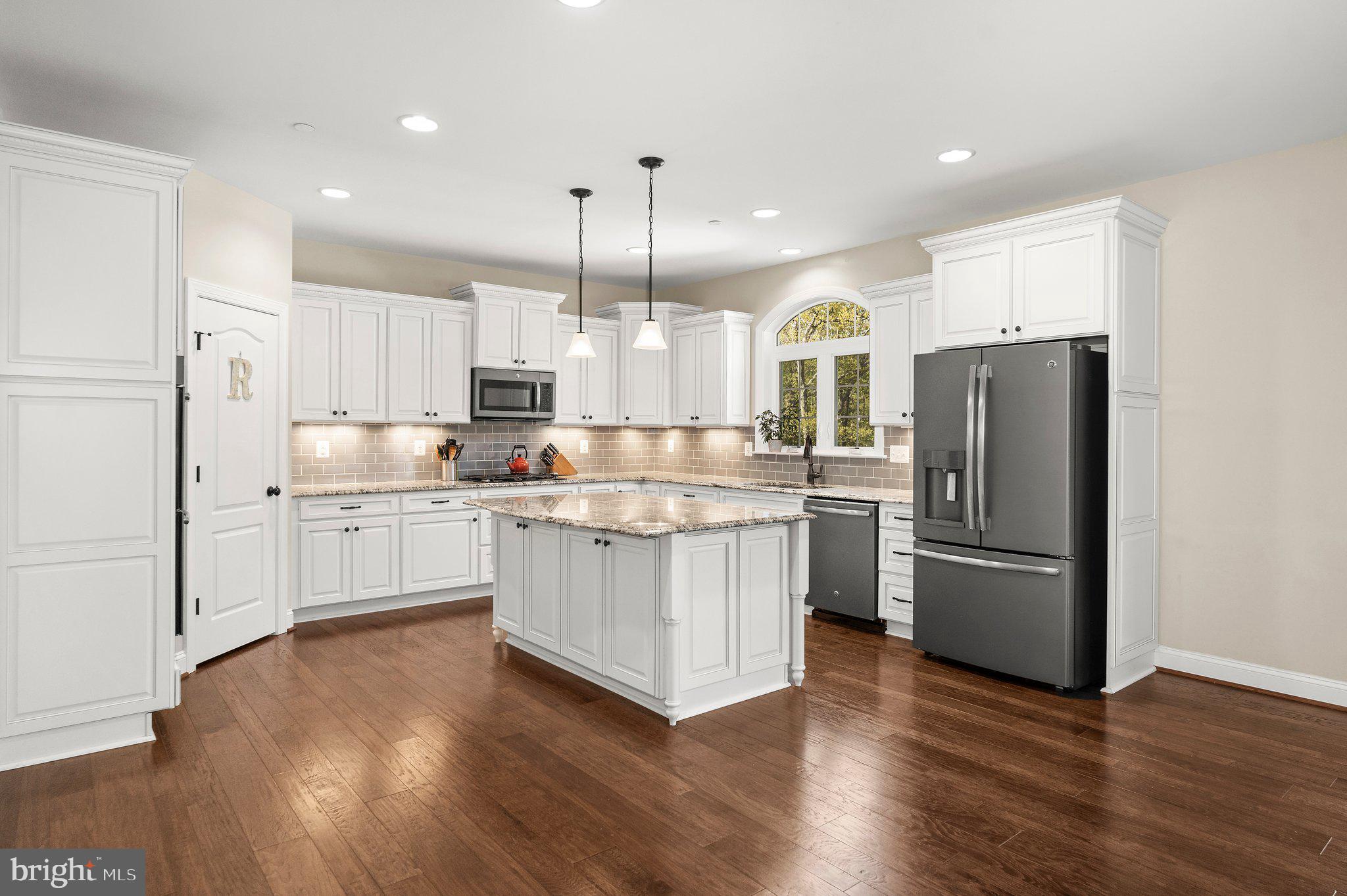 TWIN PONDS - Residential