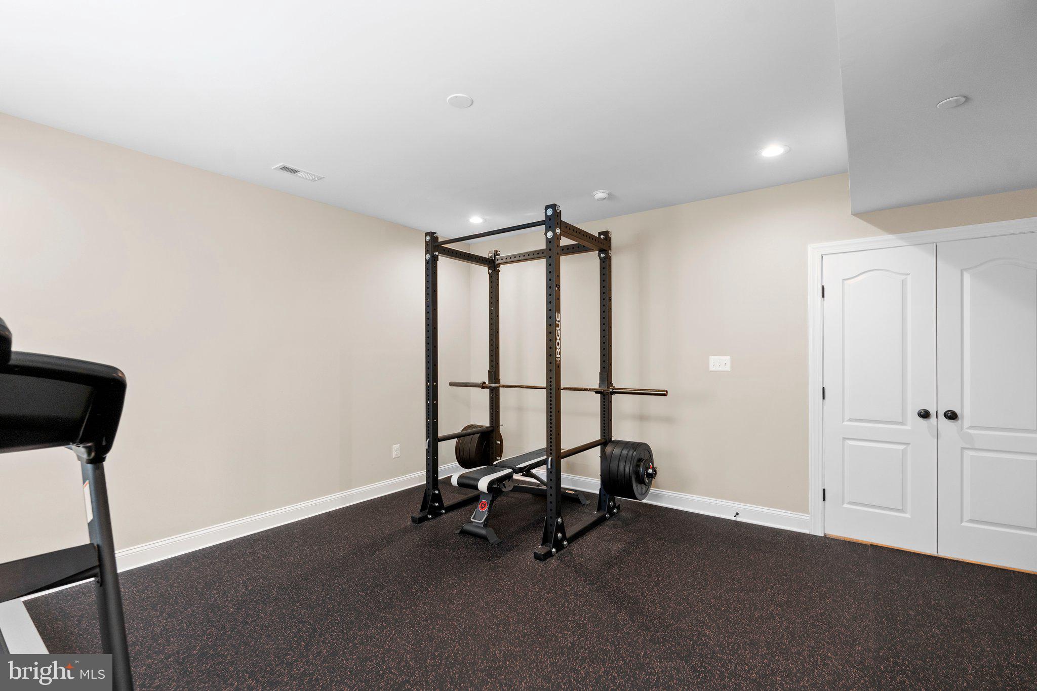 TWIN PONDS - Residential