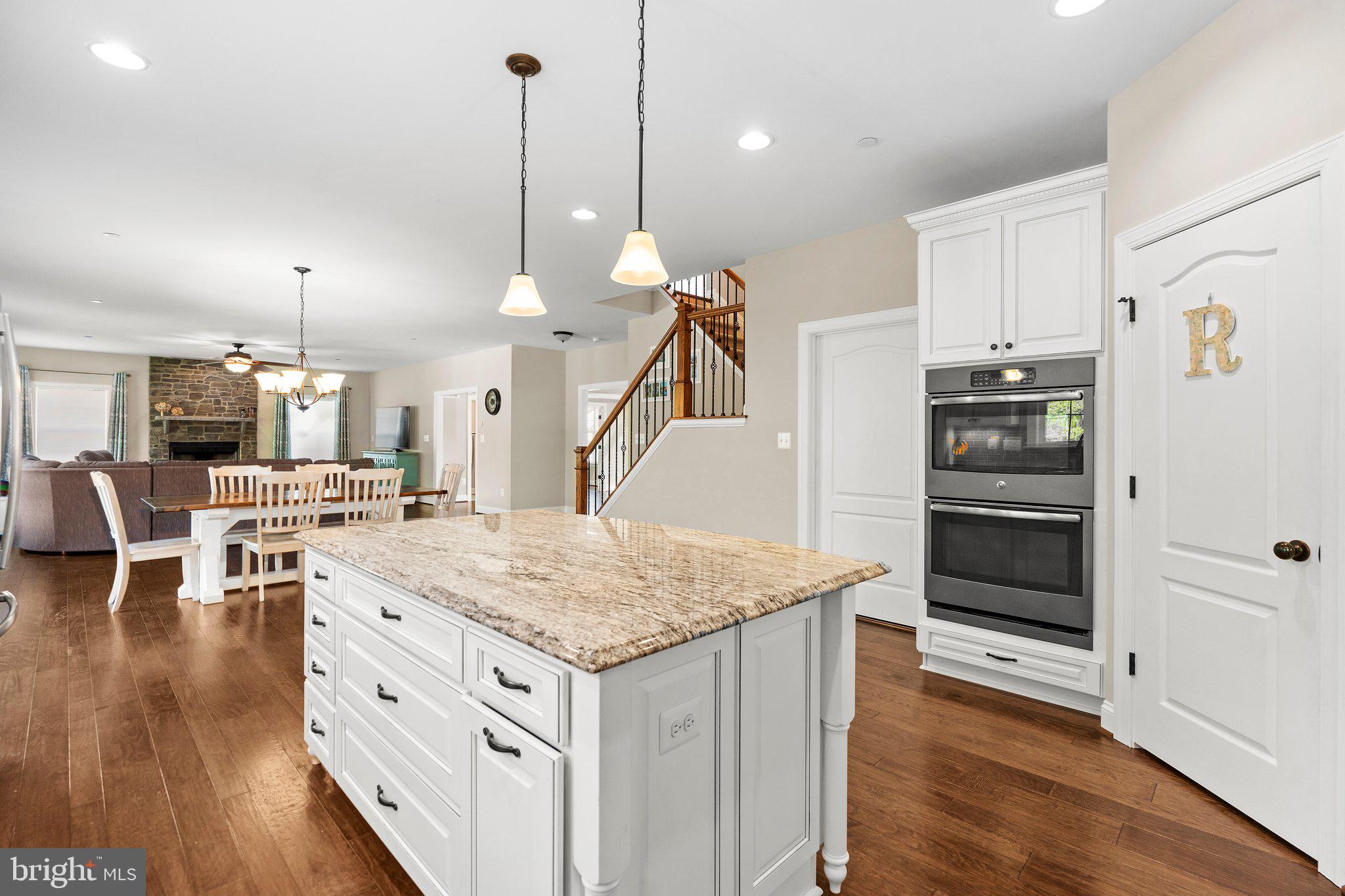 TWIN PONDS - Residential