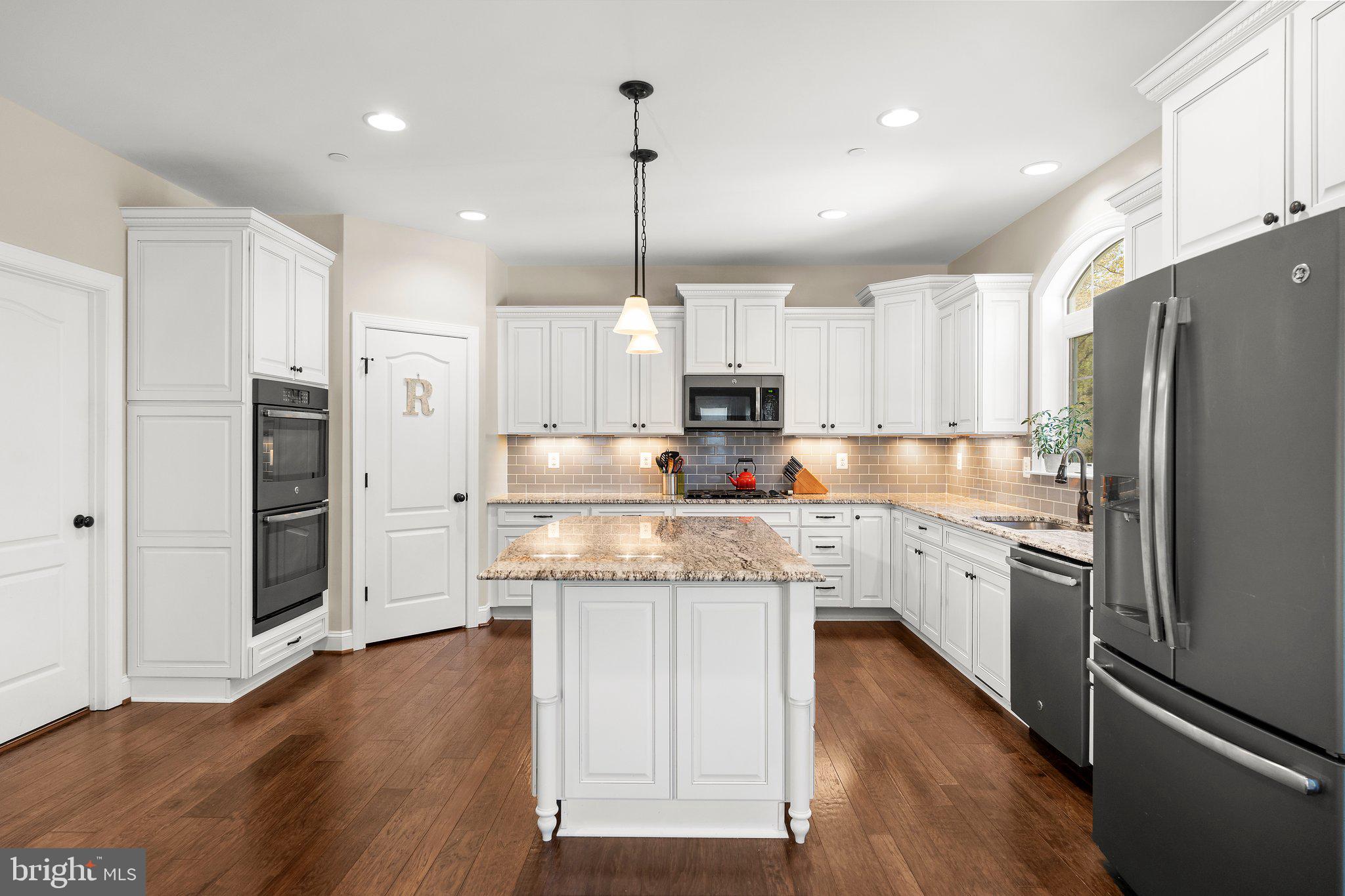 TWIN PONDS - Residential