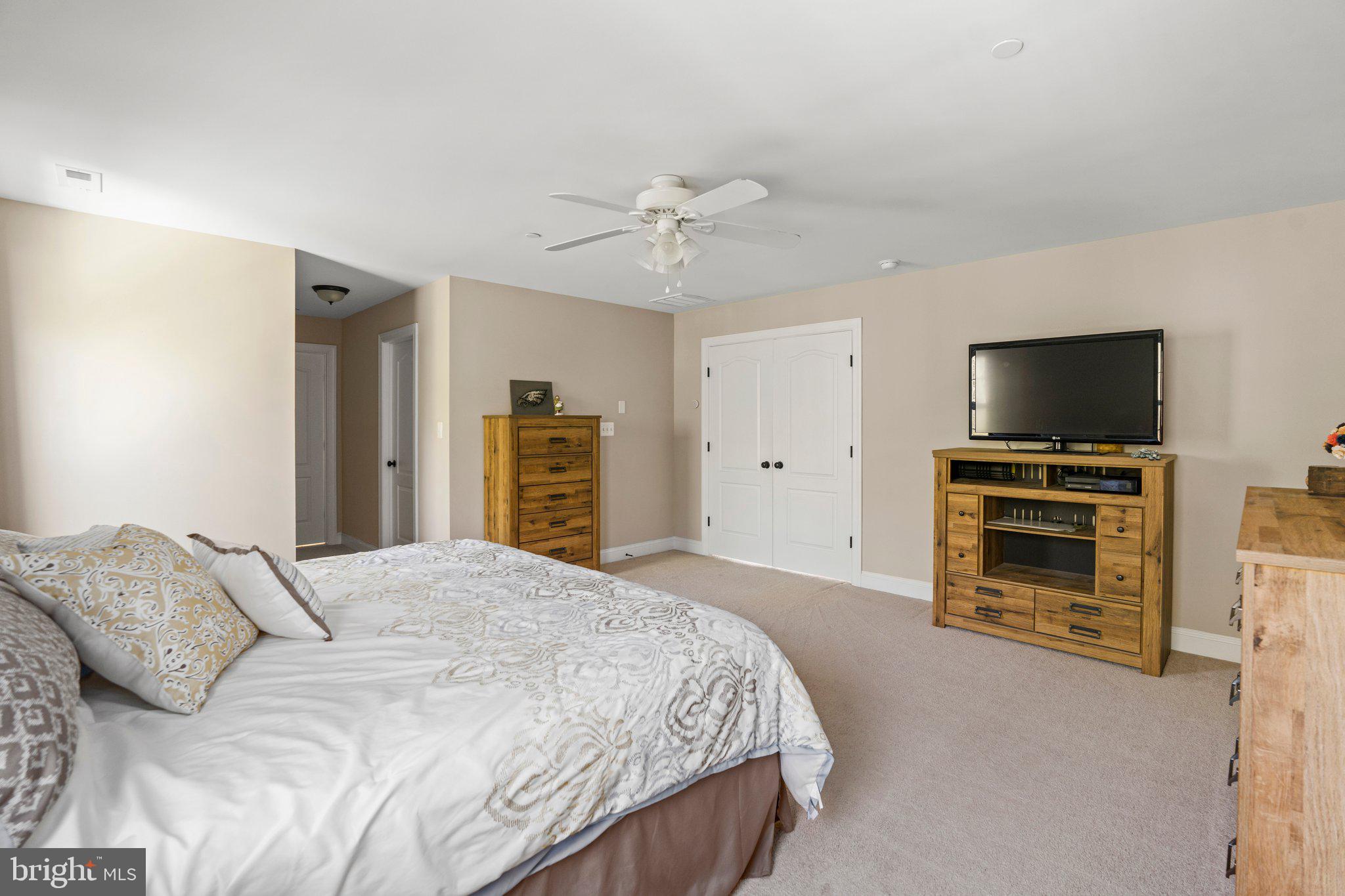 TWIN PONDS - Residential