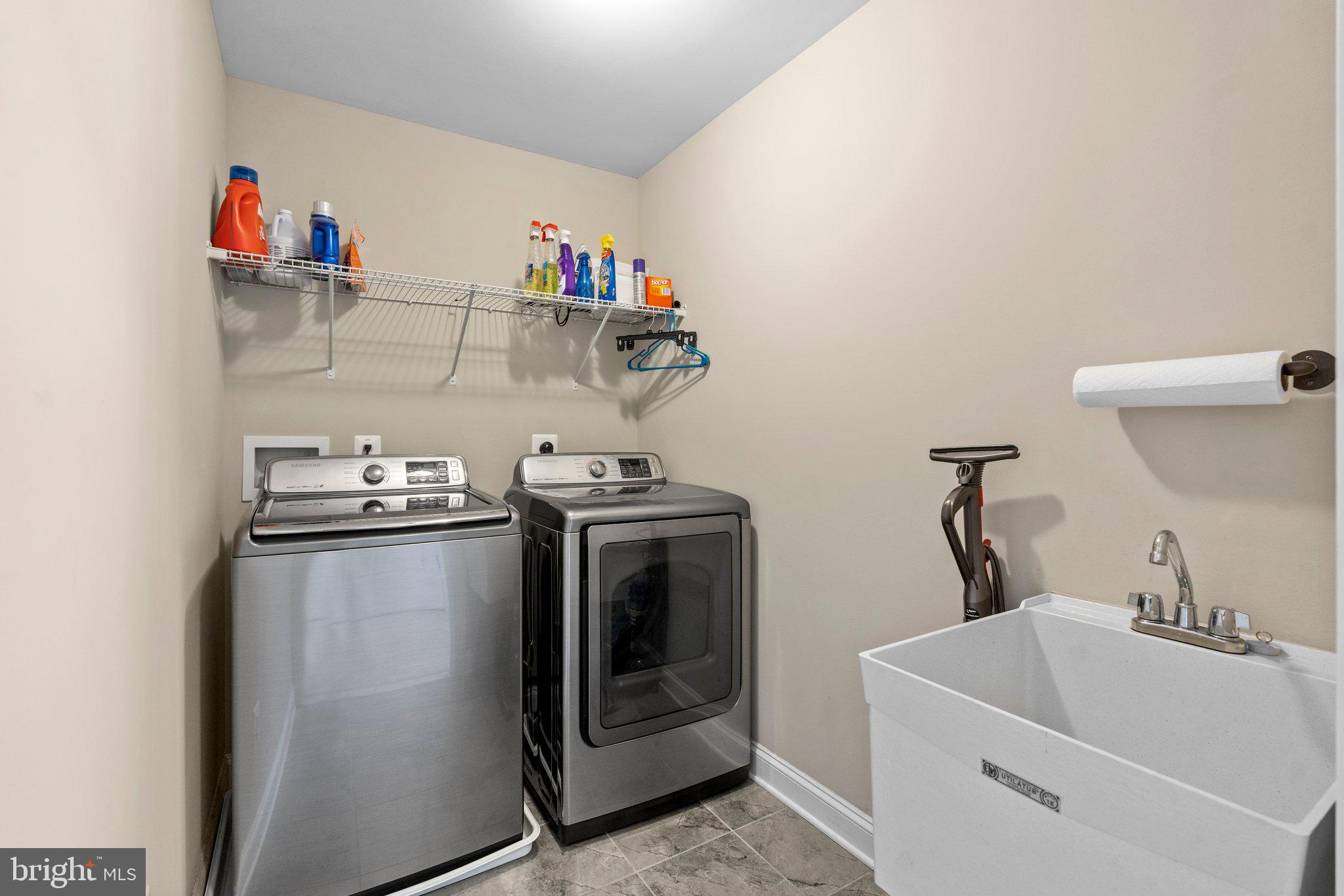 TWIN PONDS - Residential