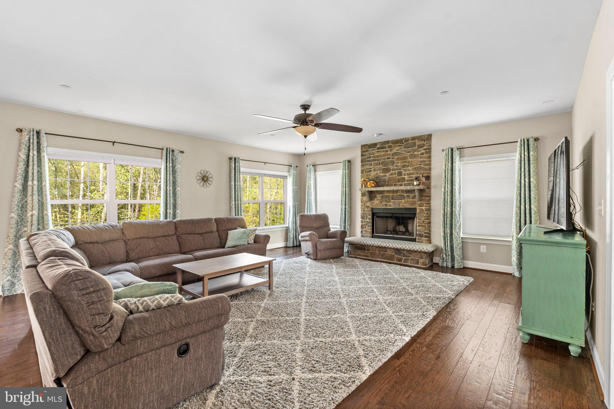 TWIN PONDS - Residential