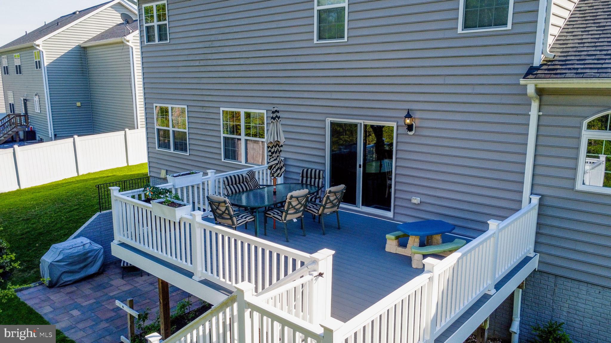 TWIN PONDS - Residential