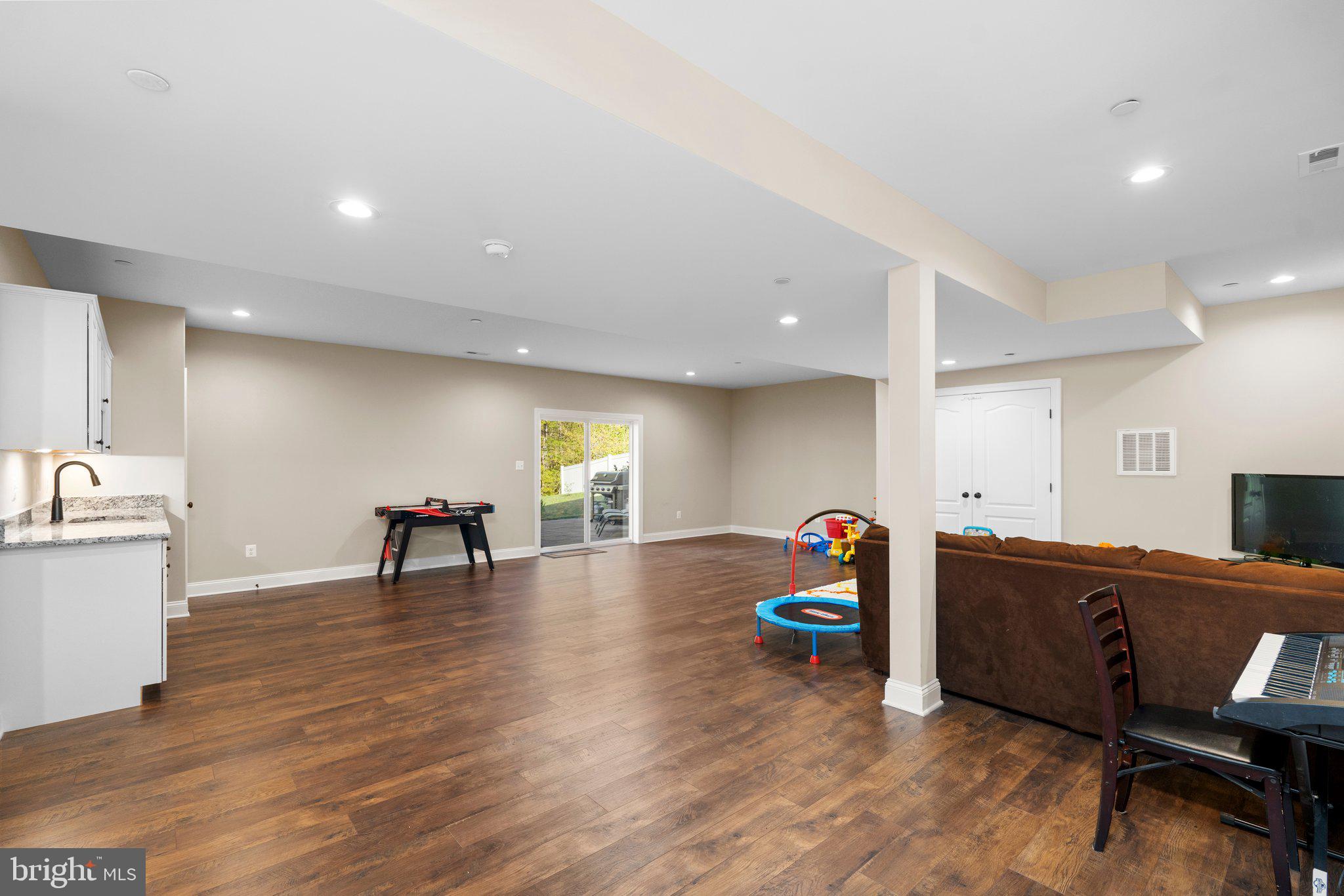 TWIN PONDS - Residential