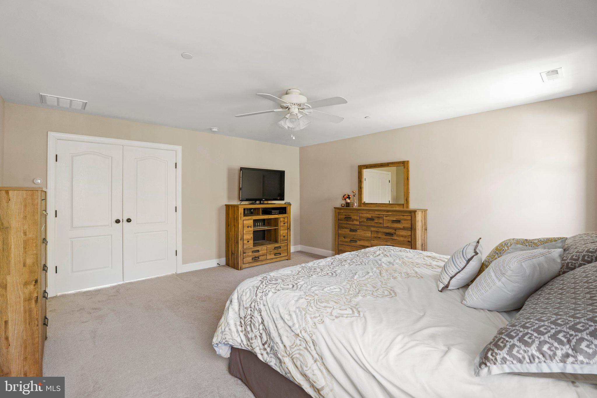 TWIN PONDS - Residential