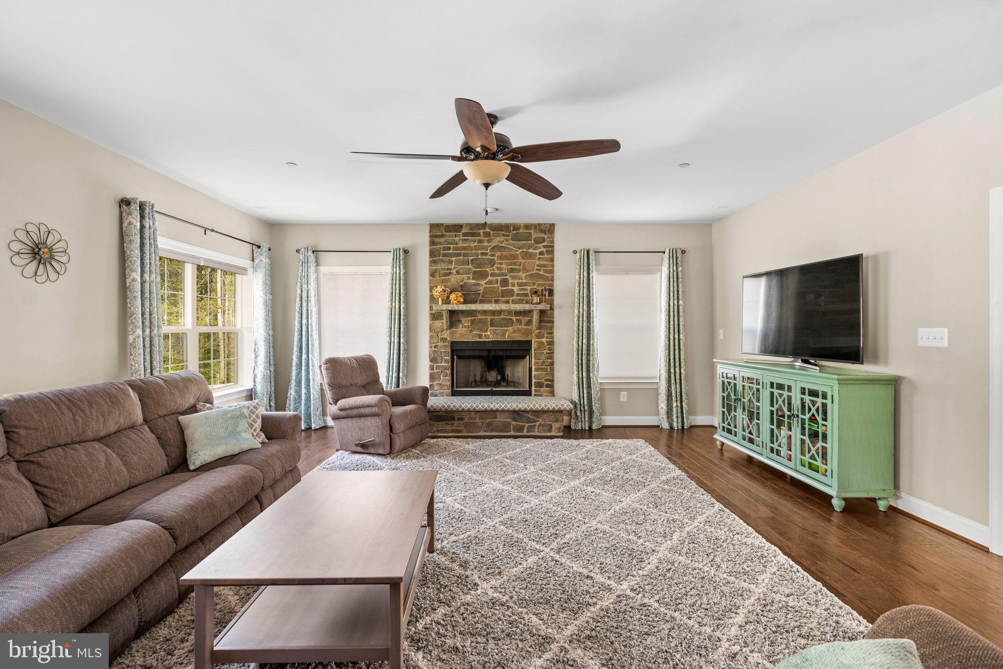 TWIN PONDS - Residential