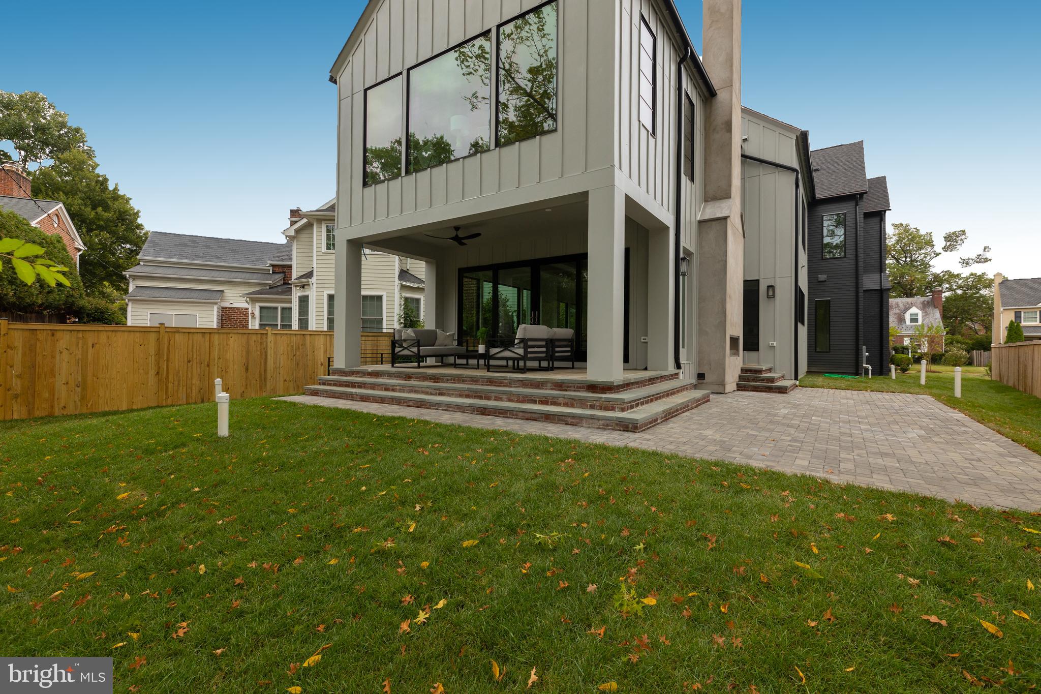 LYON VILLAGE - Residential