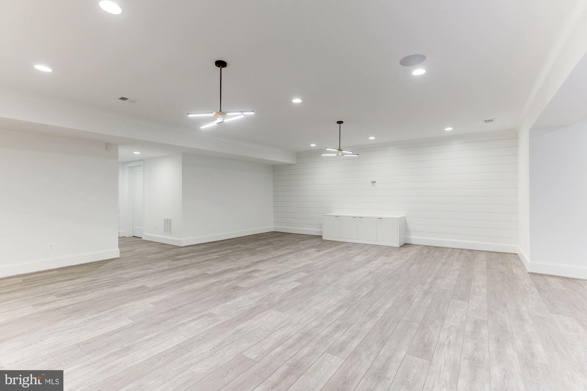 LYON VILLAGE - Residential