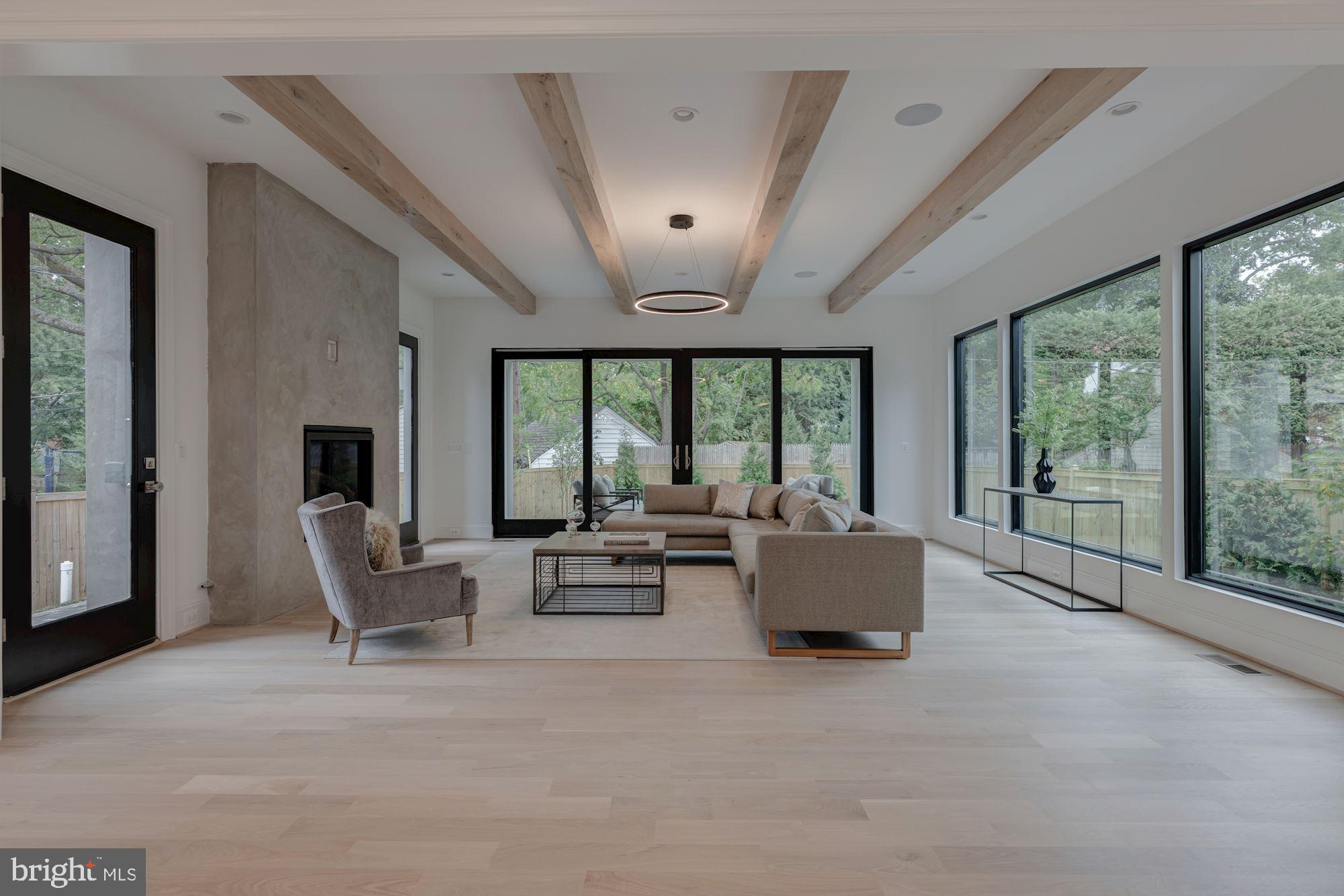 LYON VILLAGE - Residential