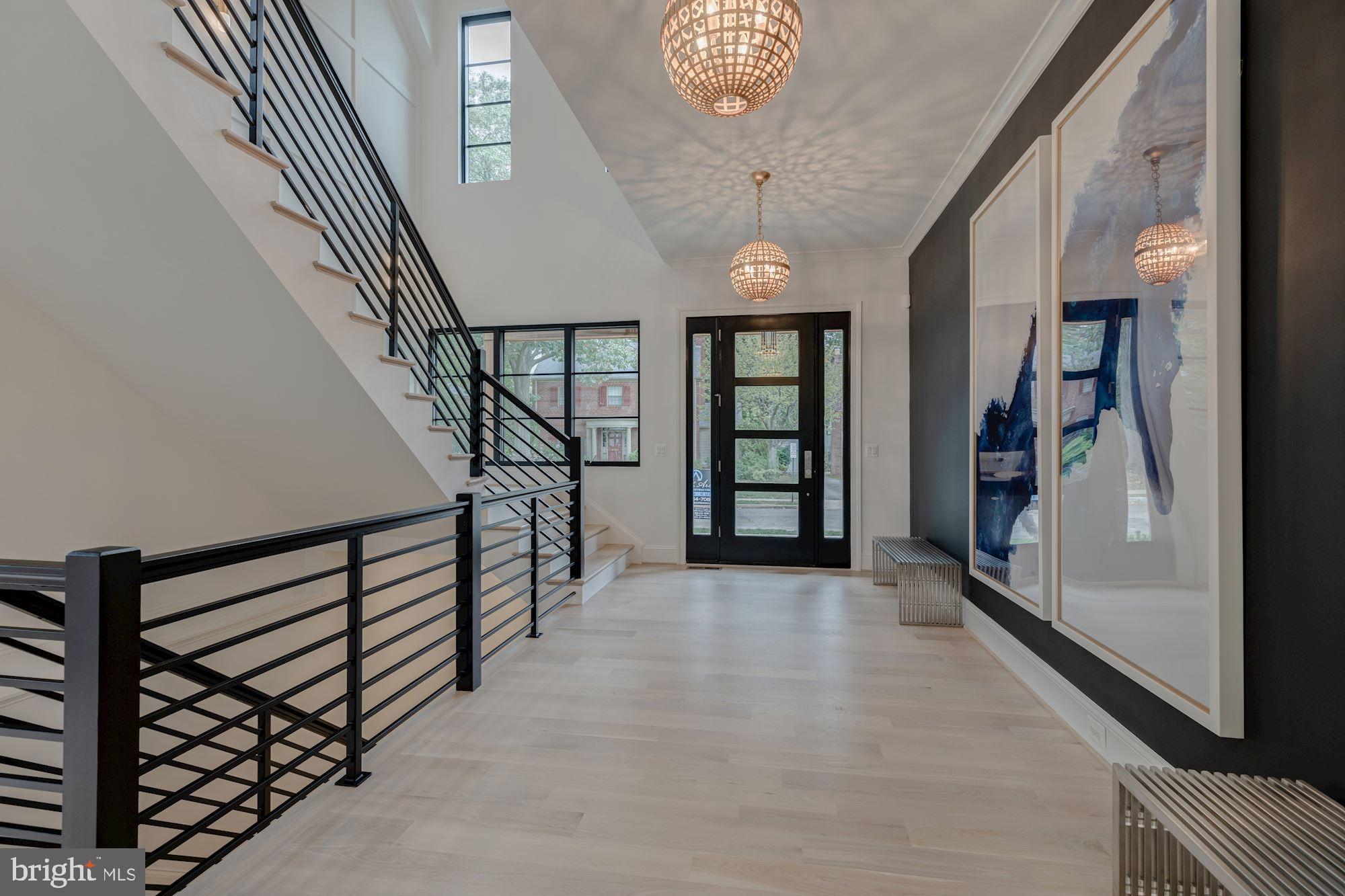 LYON VILLAGE - Residential