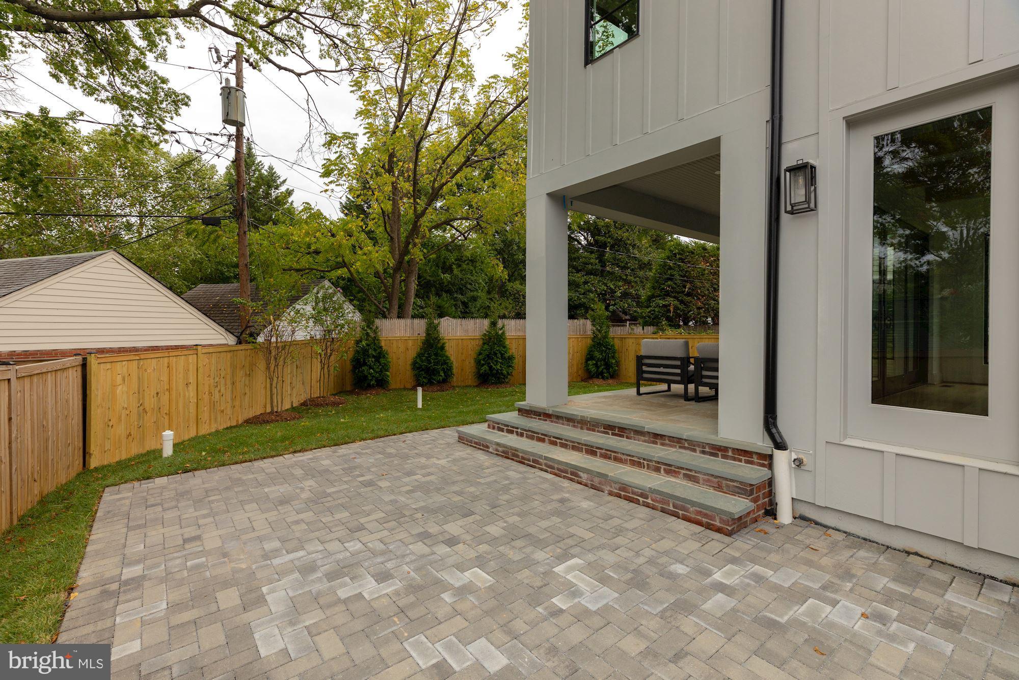 LYON VILLAGE - Residential