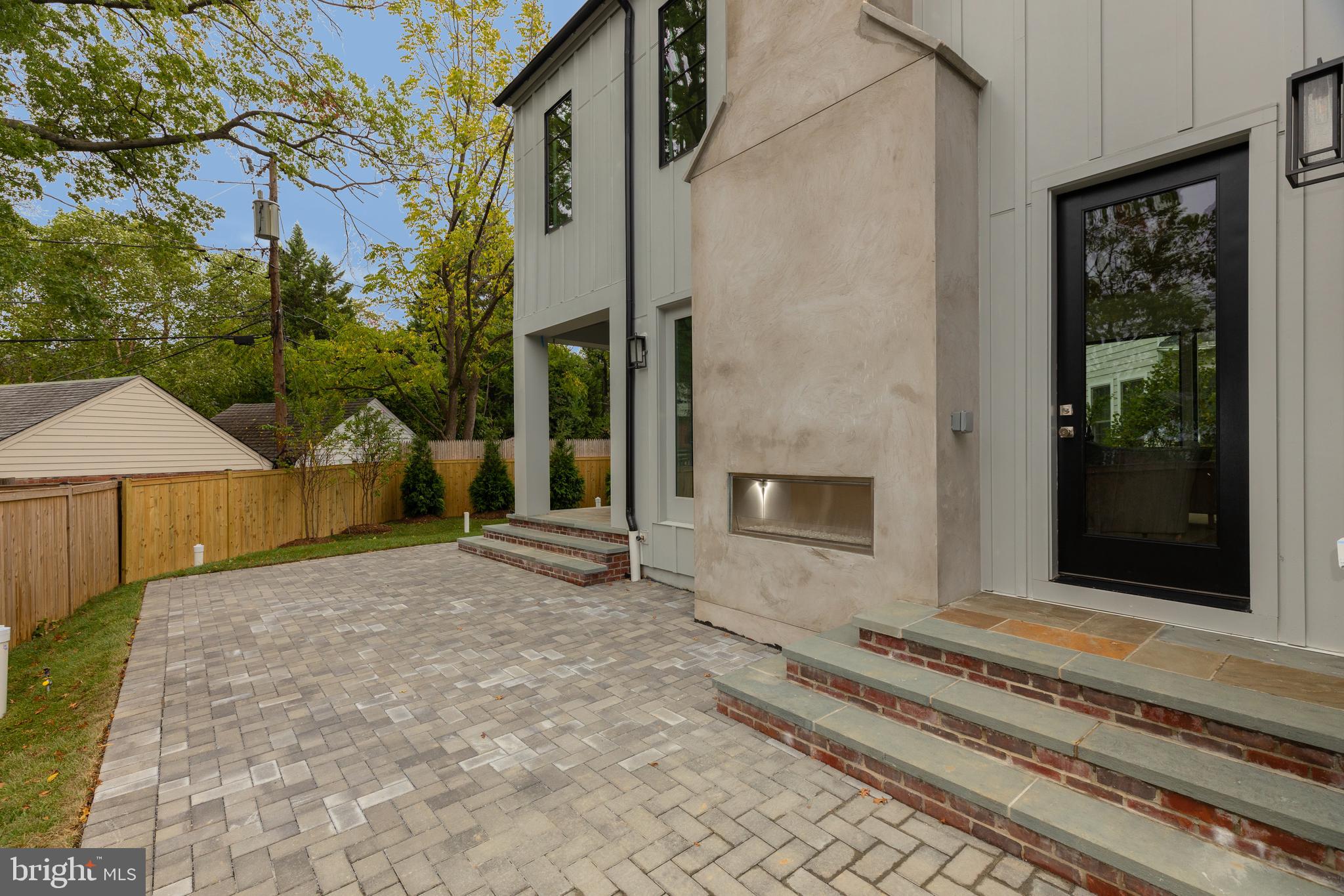 LYON VILLAGE - Residential