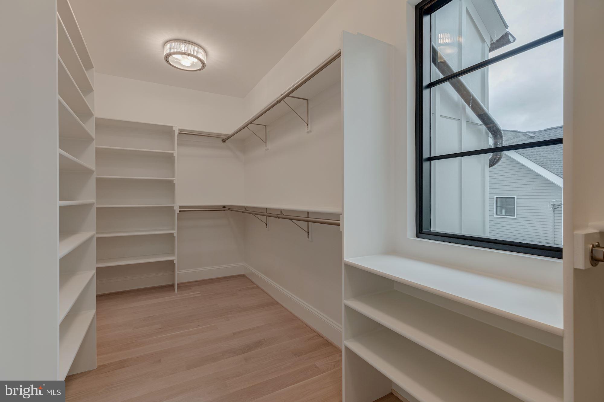 LYON VILLAGE - Residential