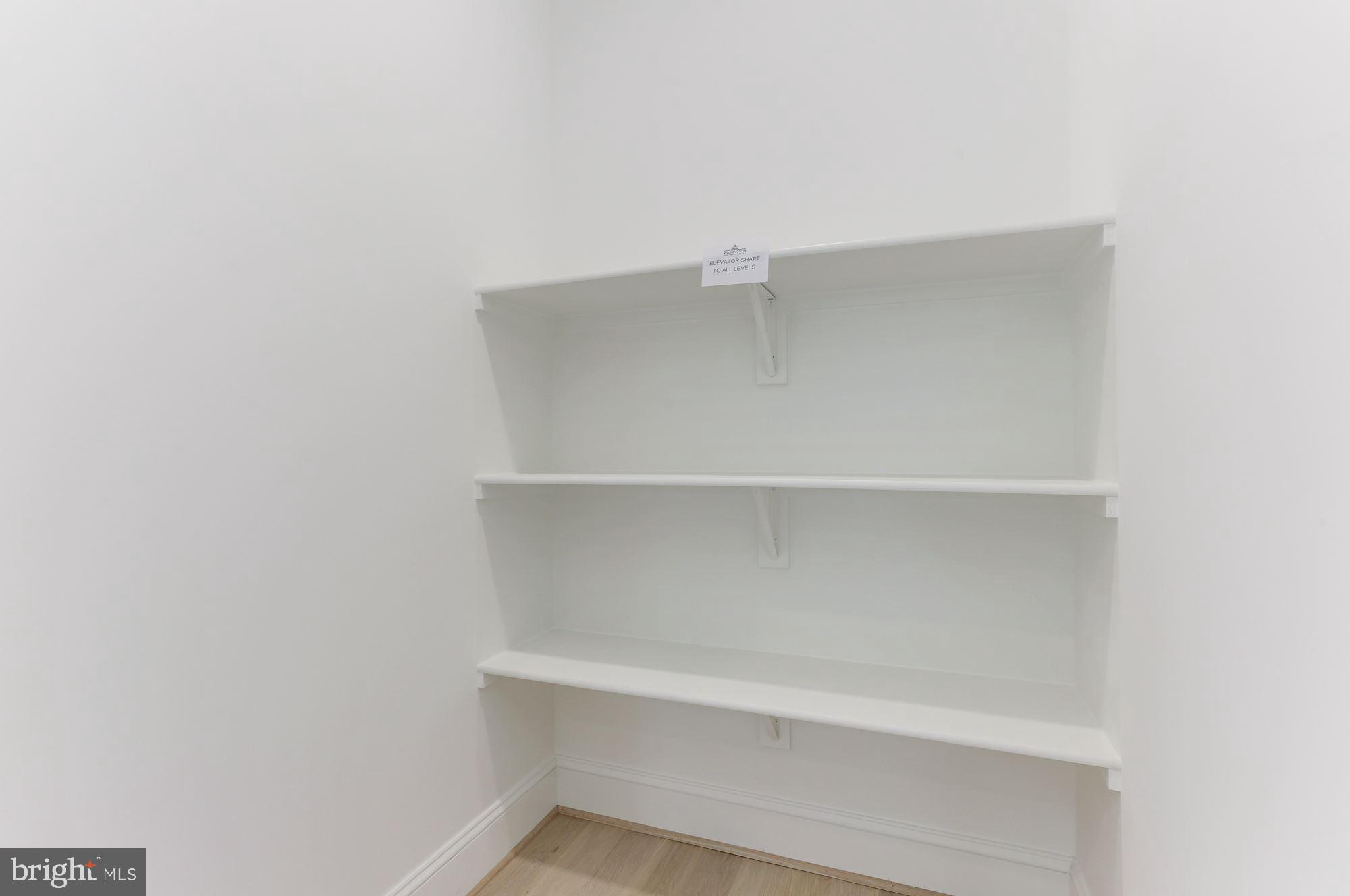 LYON VILLAGE - Residential