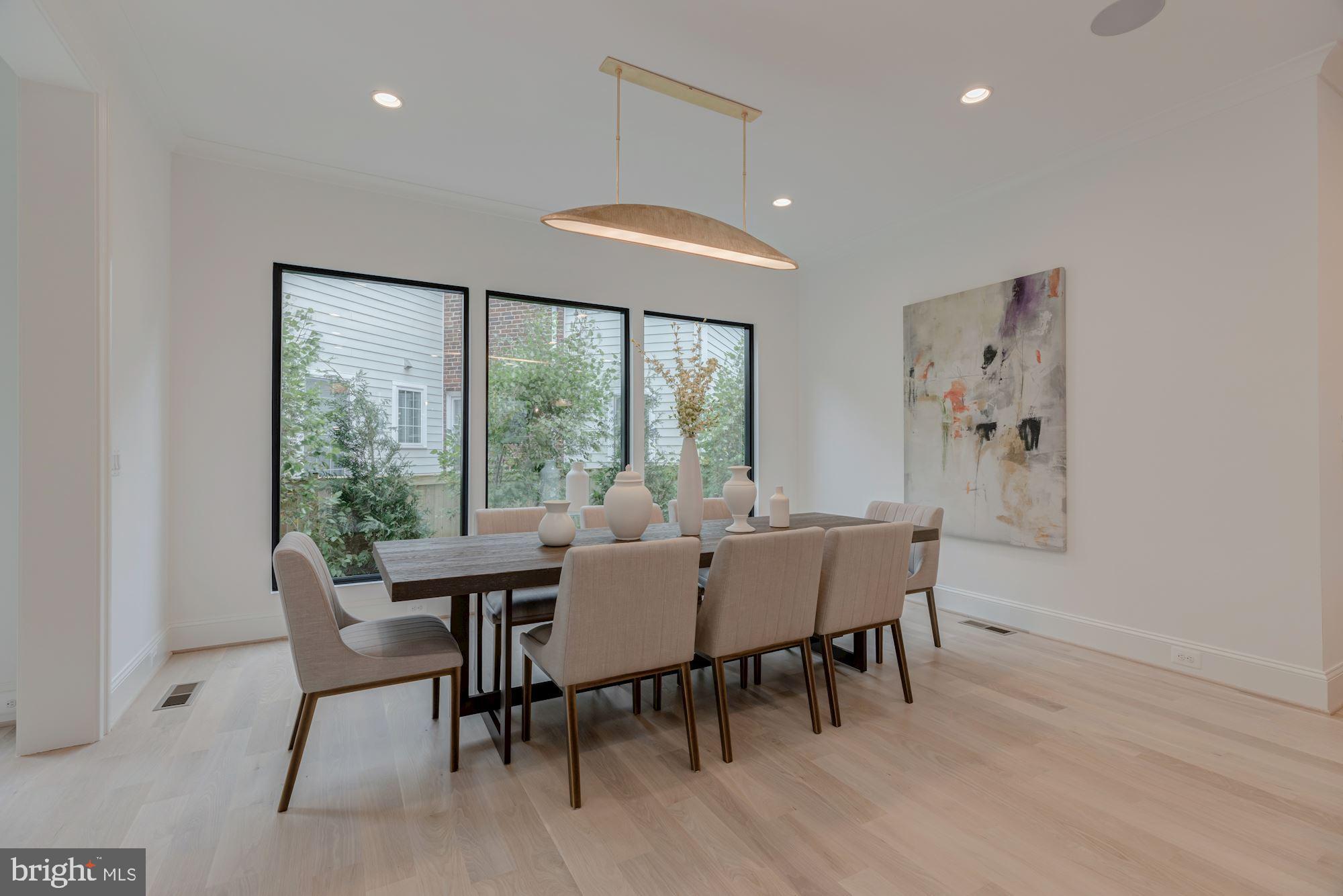 LYON VILLAGE - Residential