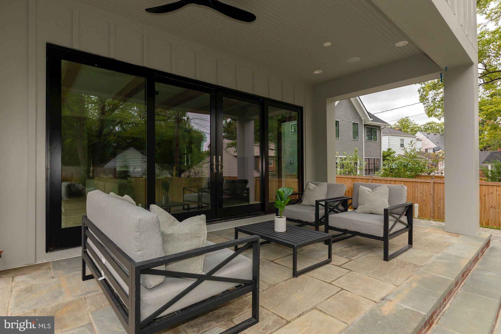 LYON VILLAGE - Residential