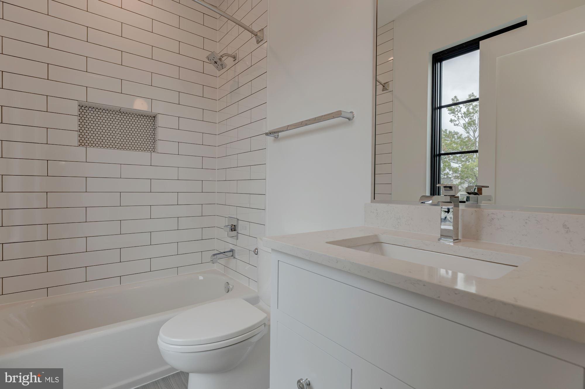 LYON VILLAGE - Residential