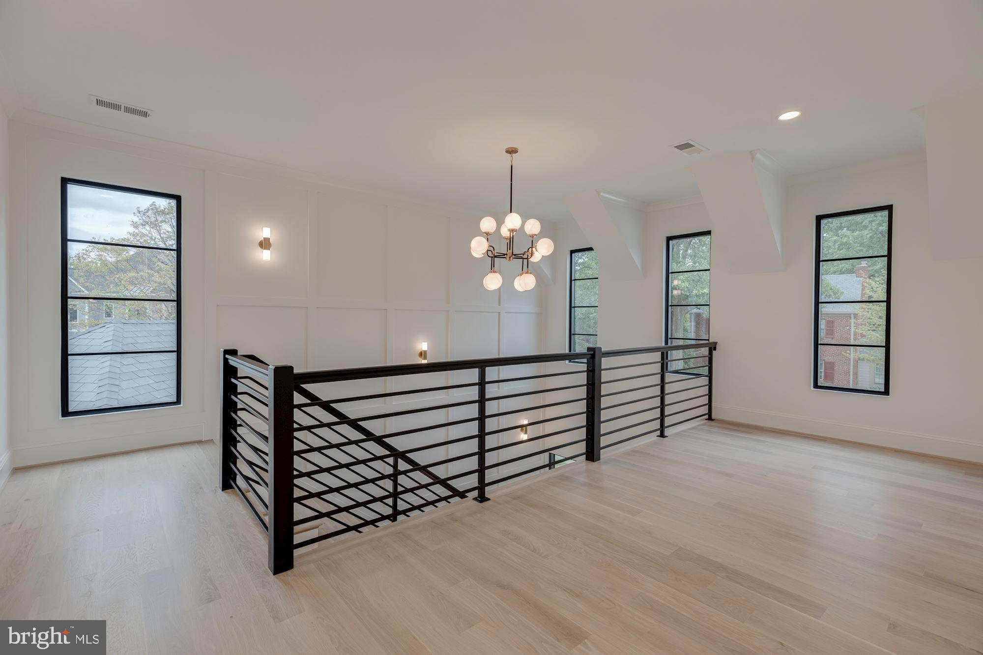 LYON VILLAGE - Residential