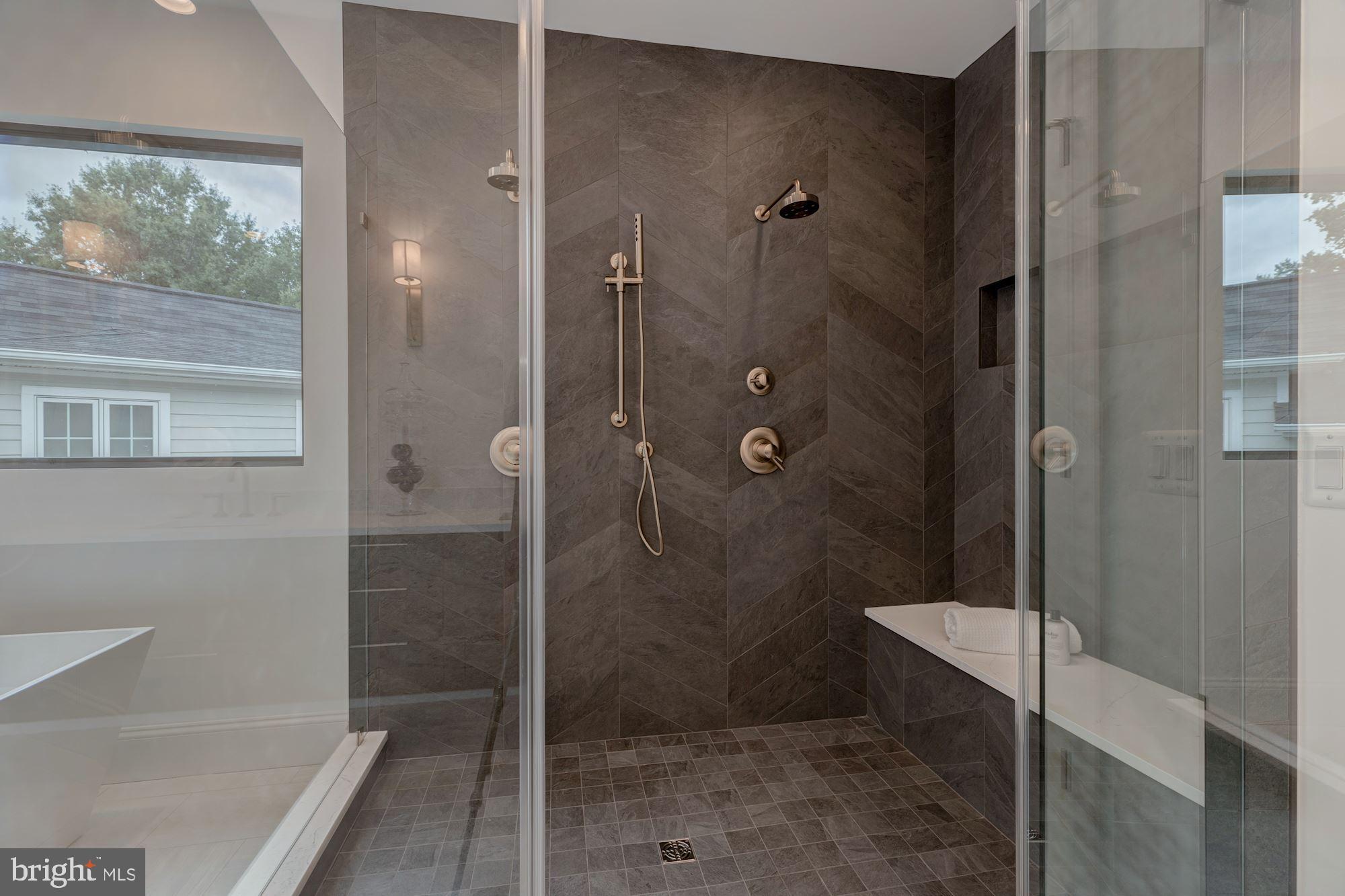 LYON VILLAGE - Residential