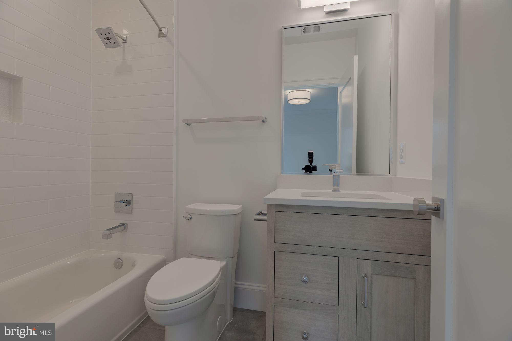 LYON VILLAGE - Residential