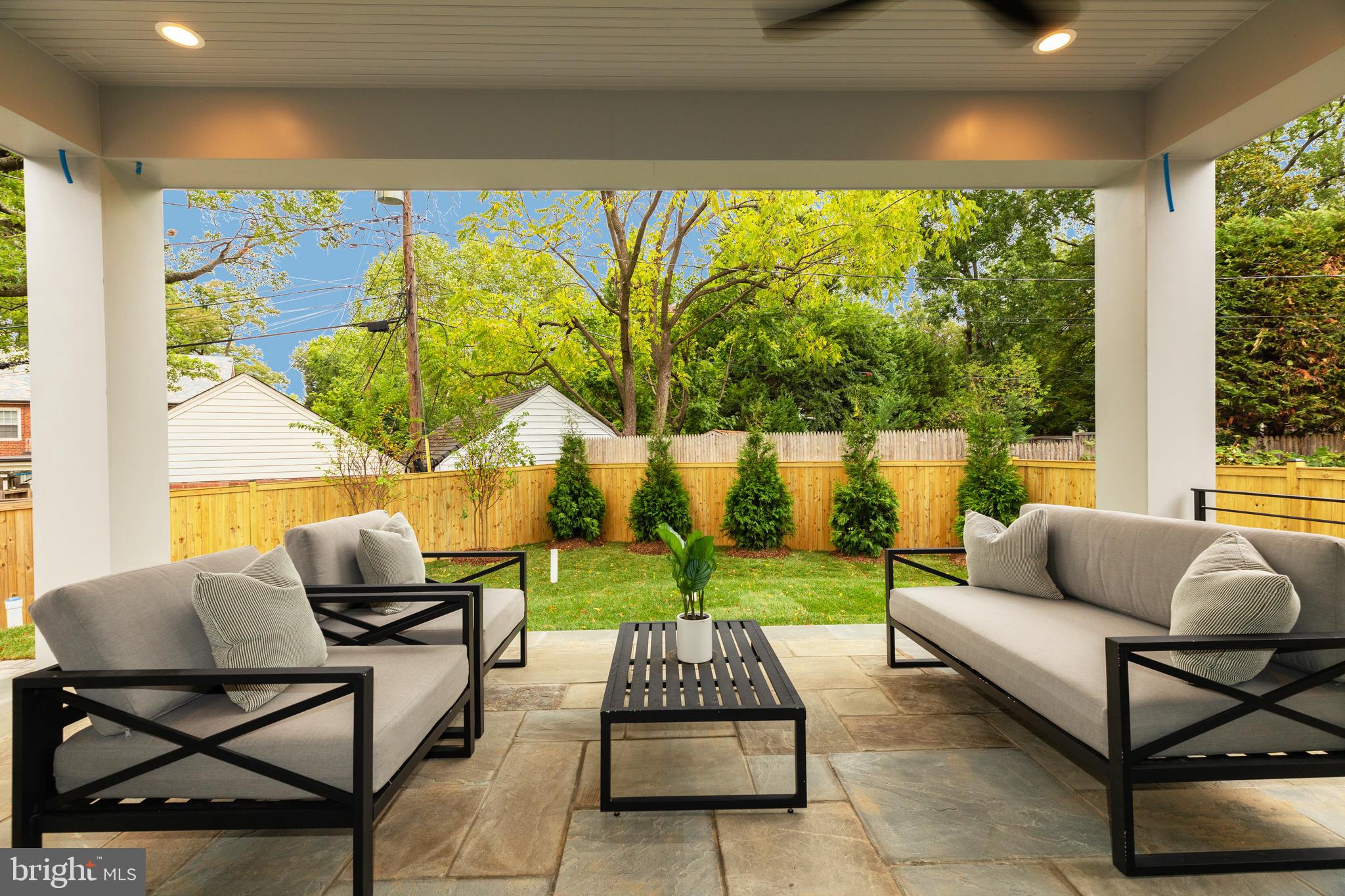 LYON VILLAGE - Residential