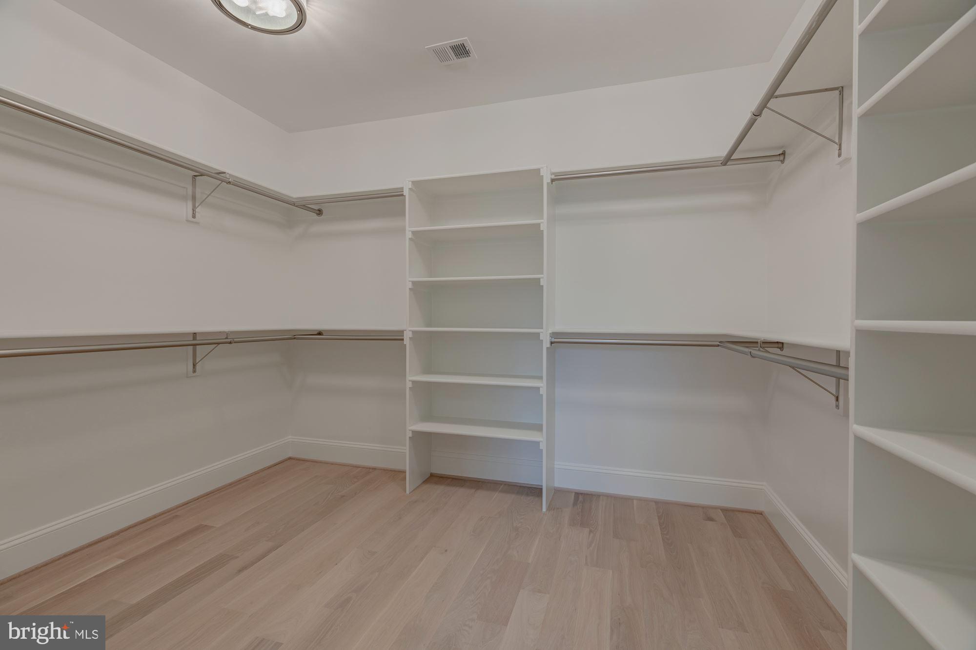 LYON VILLAGE - Residential